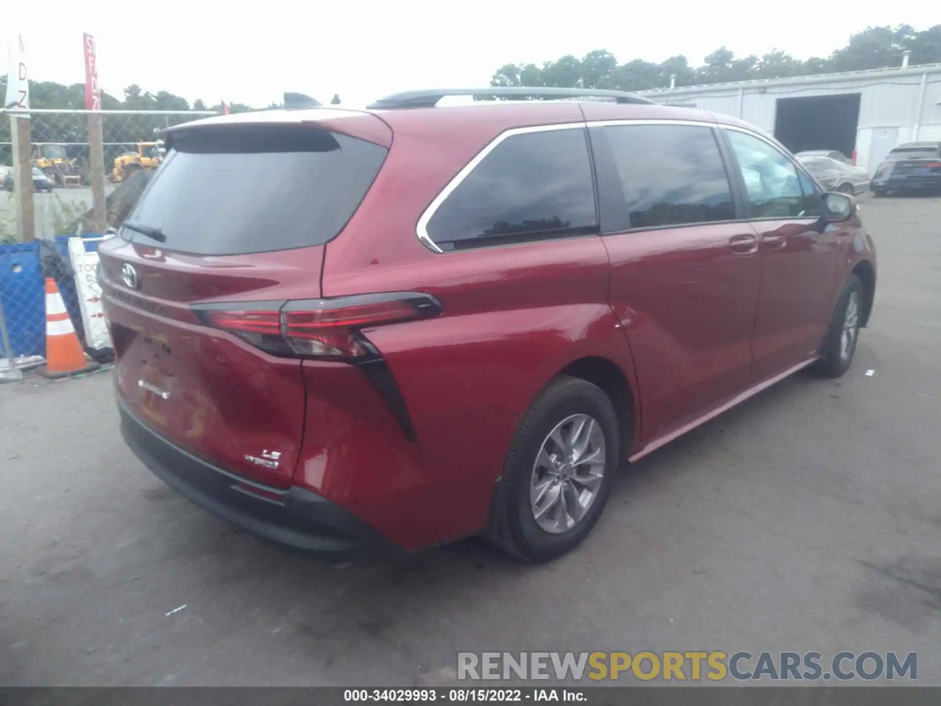 4 Photograph of a damaged car 5TDKRKEC3NS077785 TOYOTA SIENNA 2022