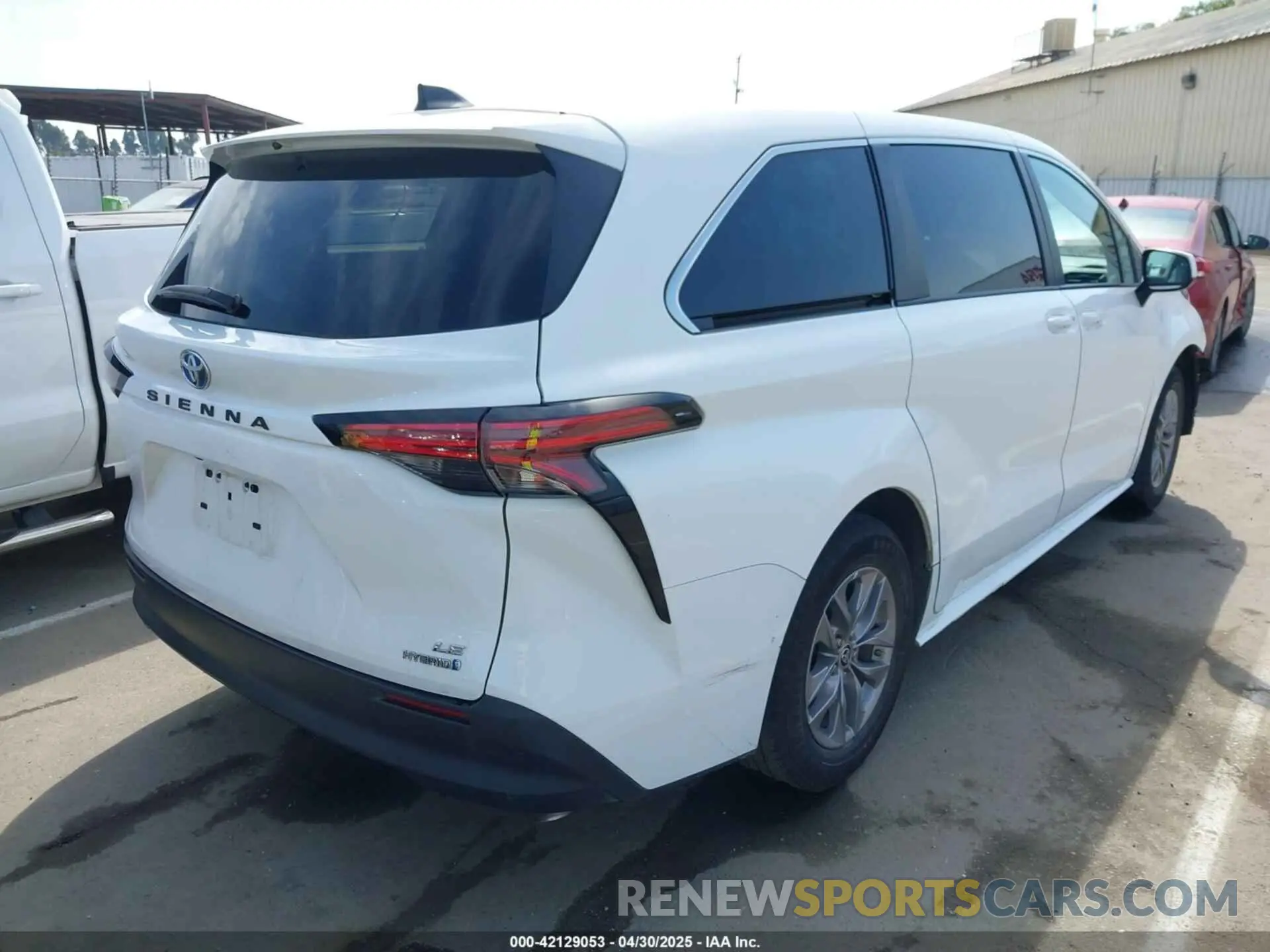4 Photograph of a damaged car 5TDKRKEC3NS080928 TOYOTA SIENNA 2022