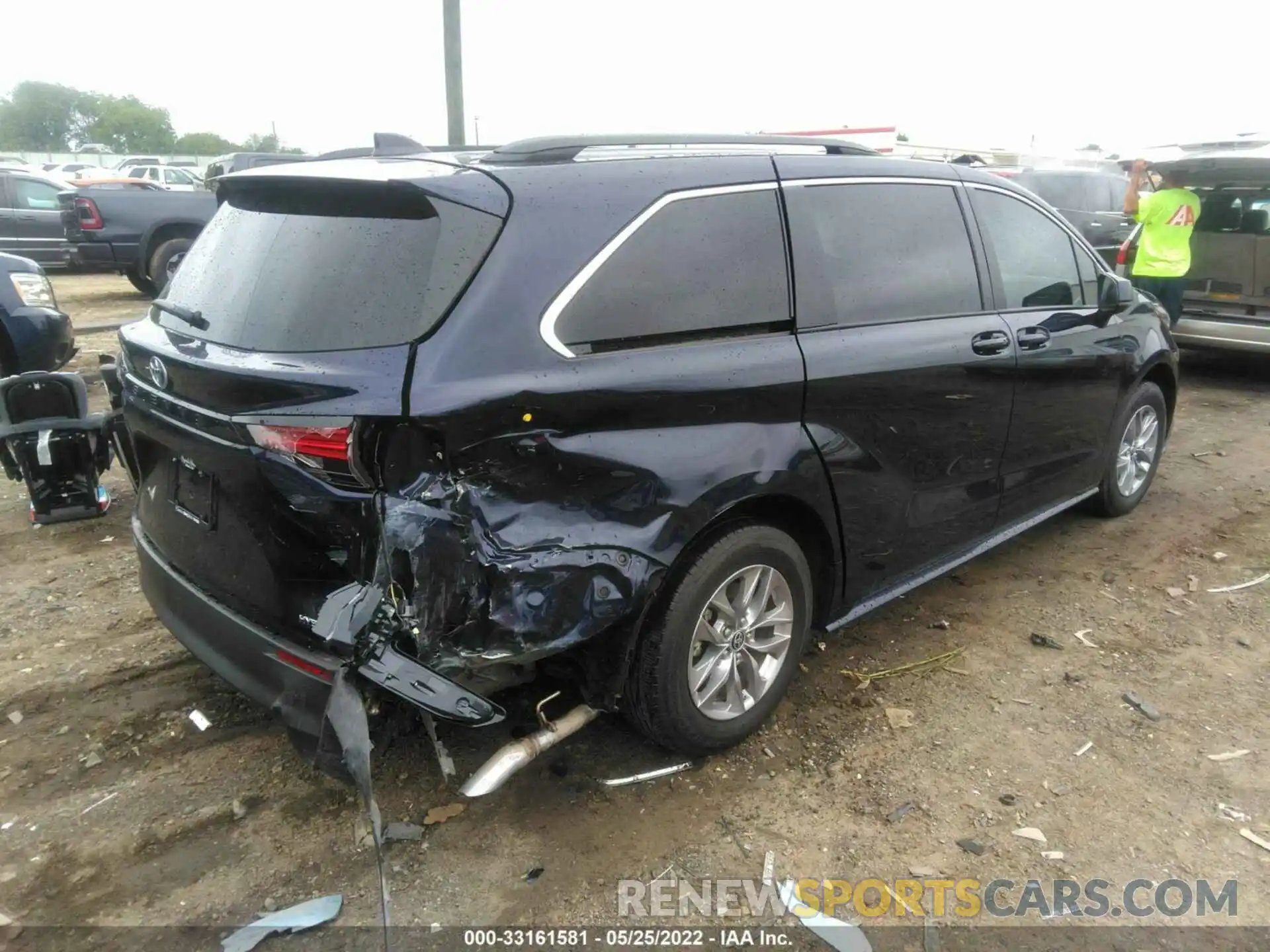 4 Photograph of a damaged car 5TDKRKEC3NS098927 TOYOTA SIENNA 2022