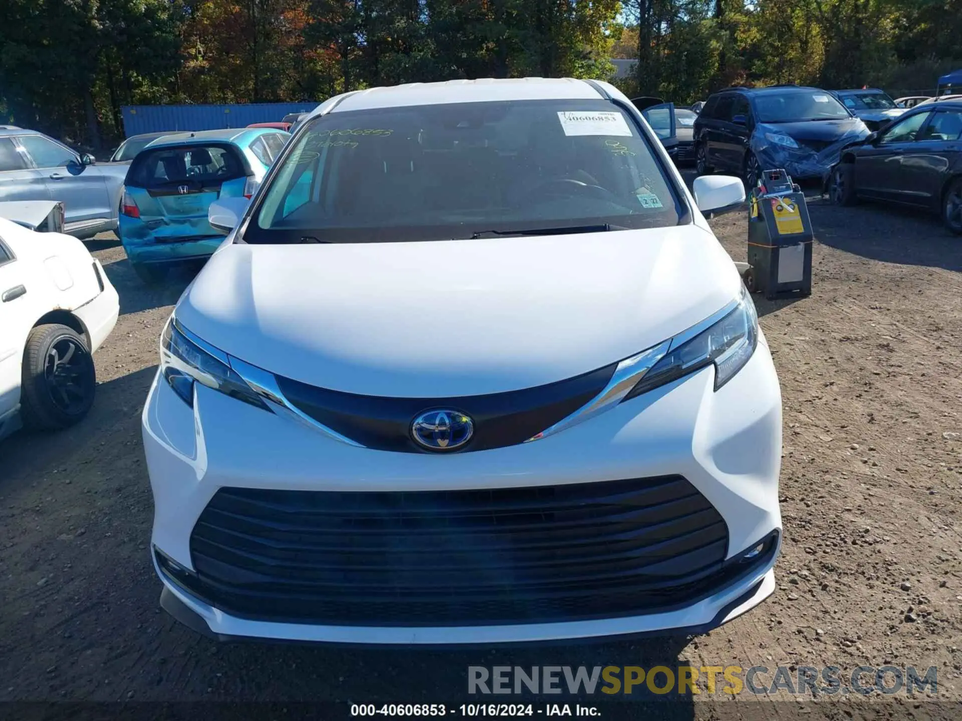 12 Photograph of a damaged car 5TDKRKEC4NS101057 TOYOTA SIENNA 2022