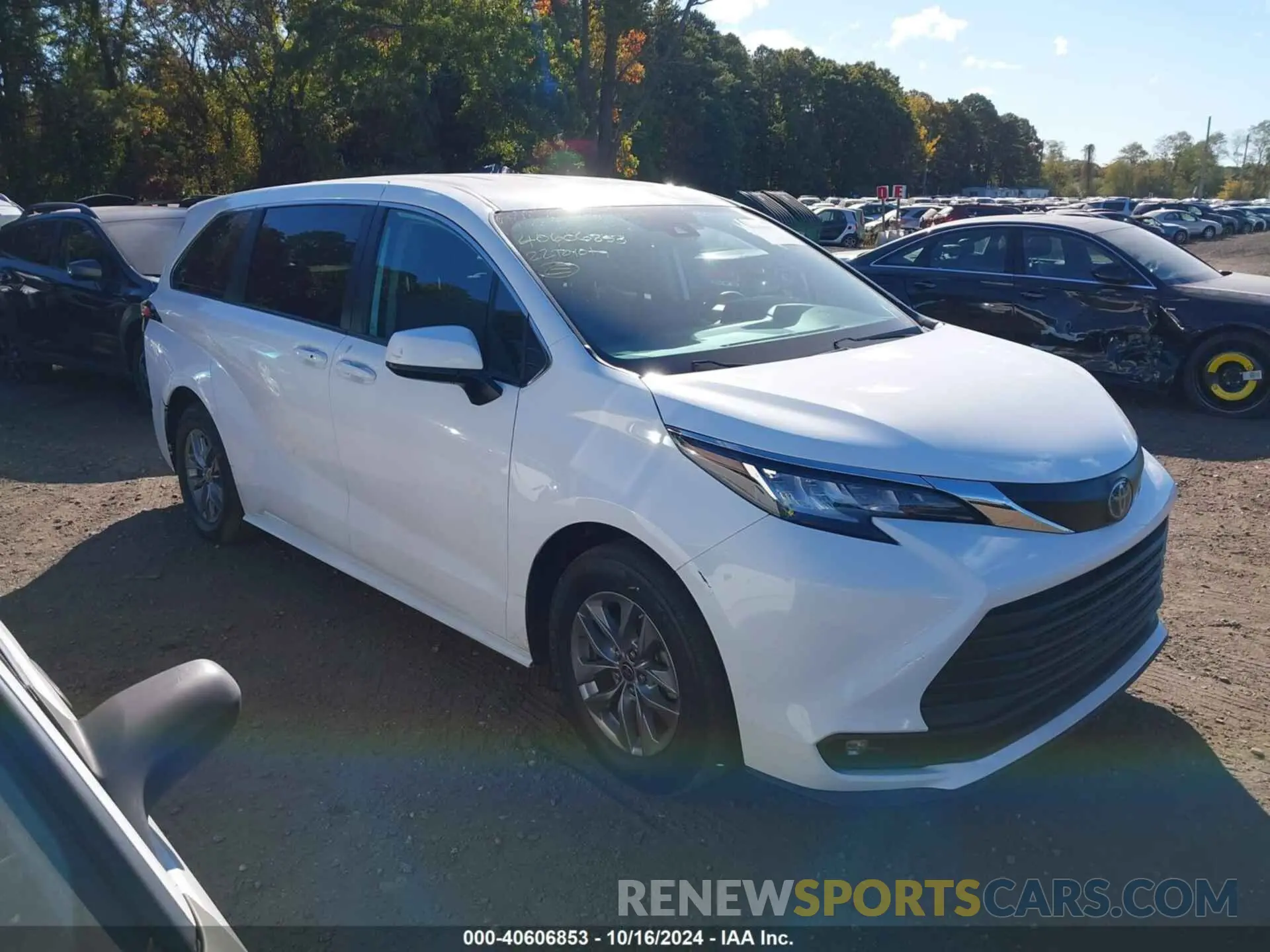 13 Photograph of a damaged car 5TDKRKEC4NS101057 TOYOTA SIENNA 2022