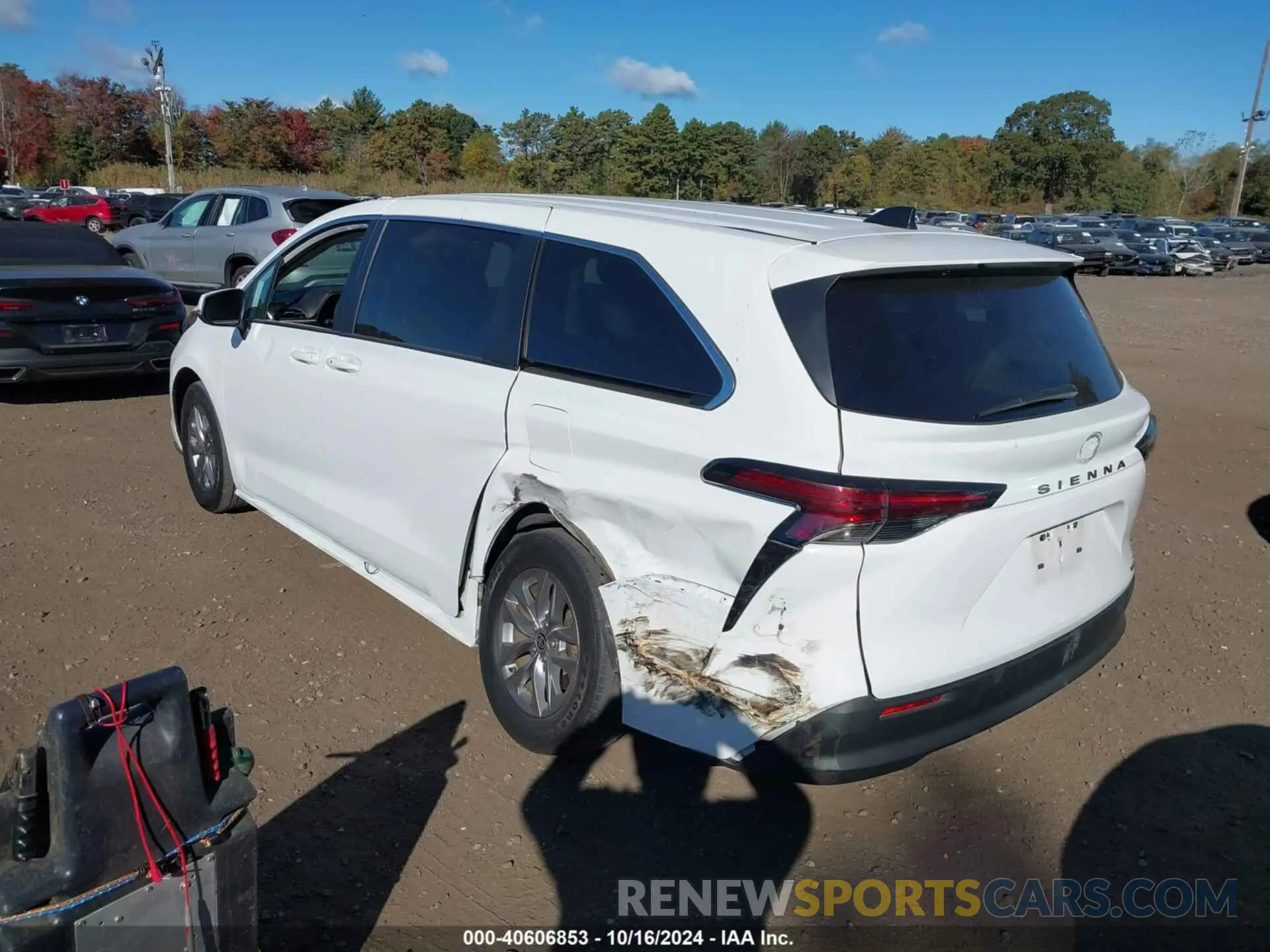 3 Photograph of a damaged car 5TDKRKEC4NS101057 TOYOTA SIENNA 2022