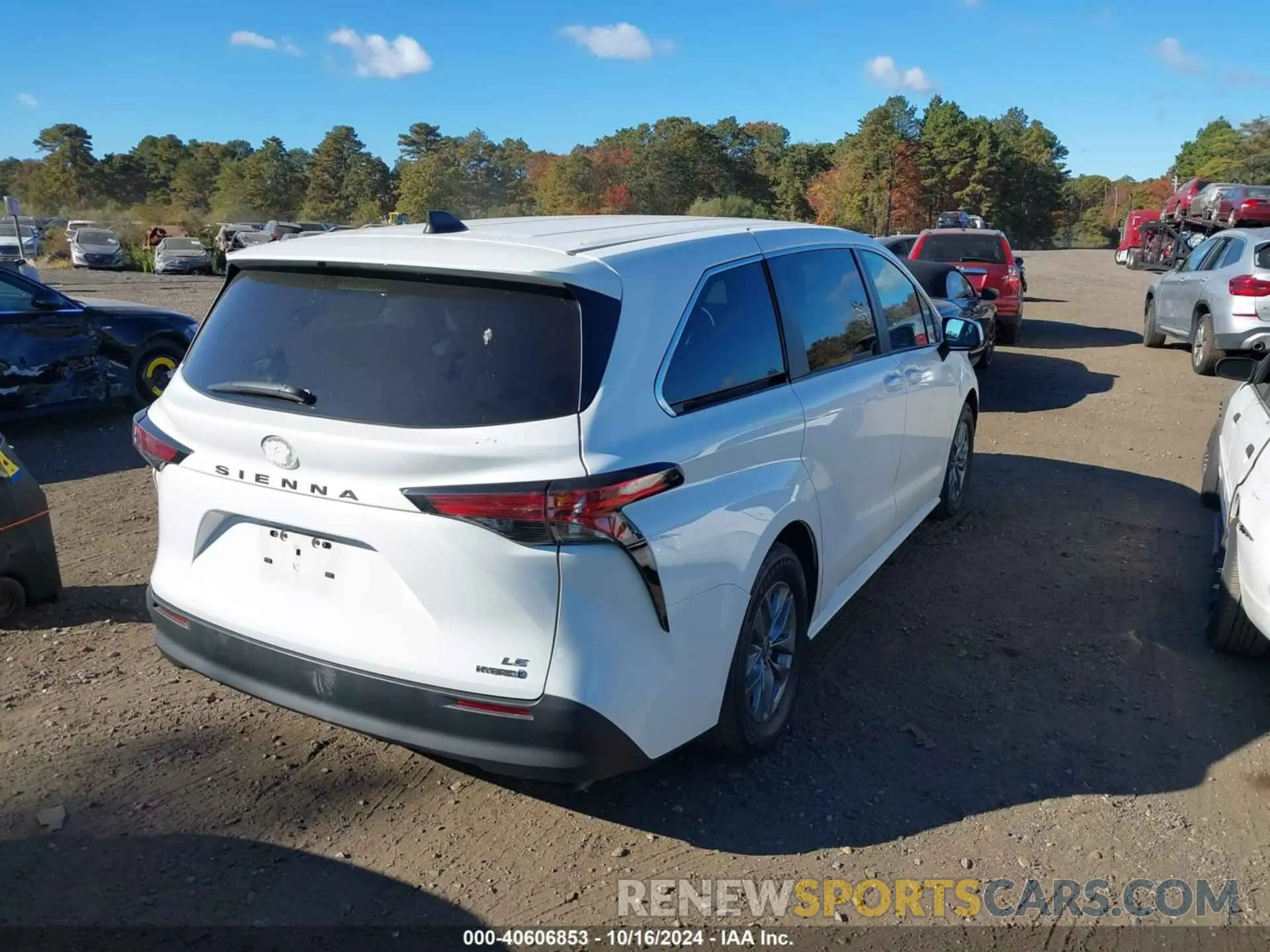 4 Photograph of a damaged car 5TDKRKEC4NS101057 TOYOTA SIENNA 2022