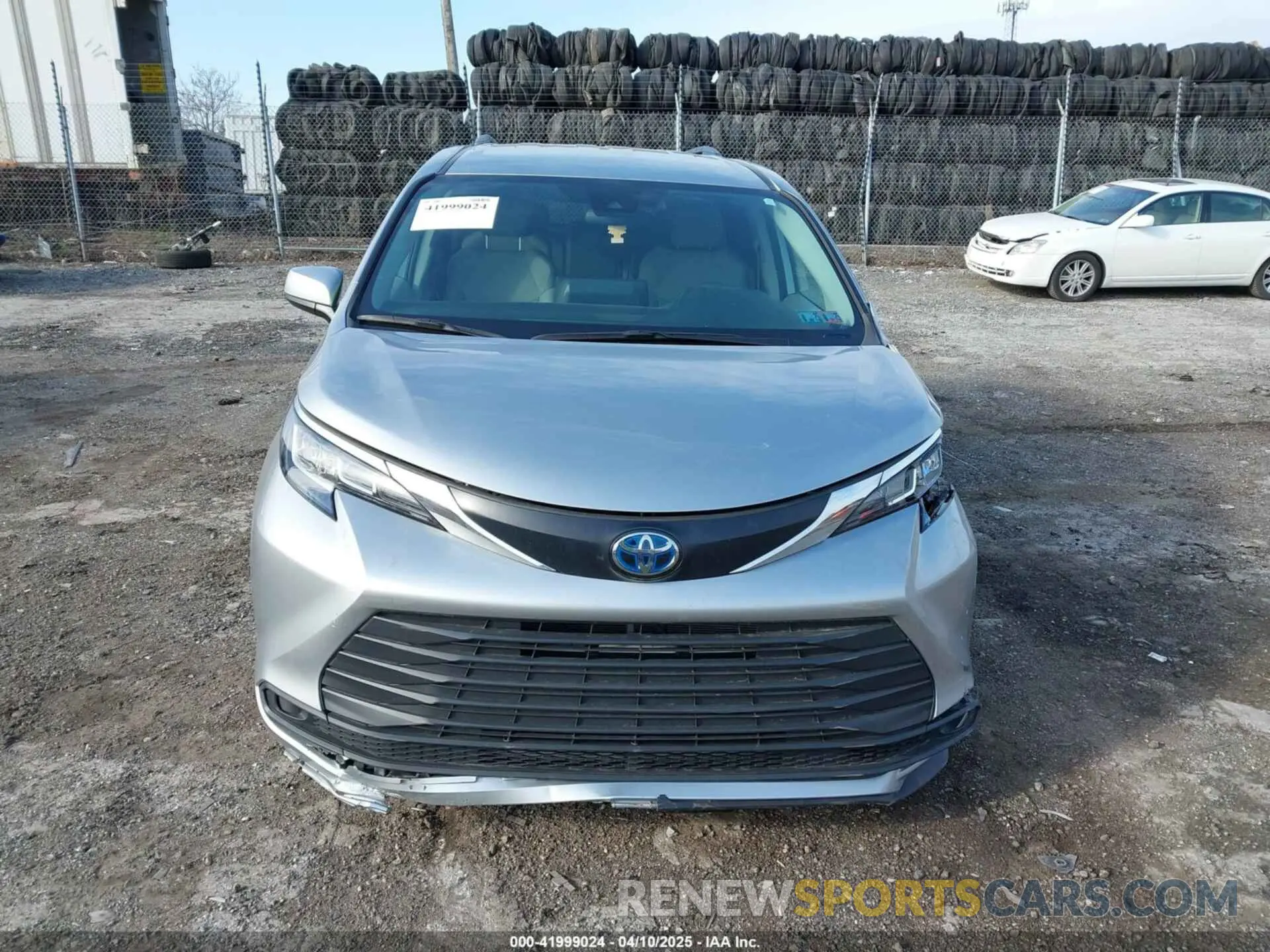 12 Photograph of a damaged car 5TDKRKEC4NS114889 TOYOTA SIENNA 2022