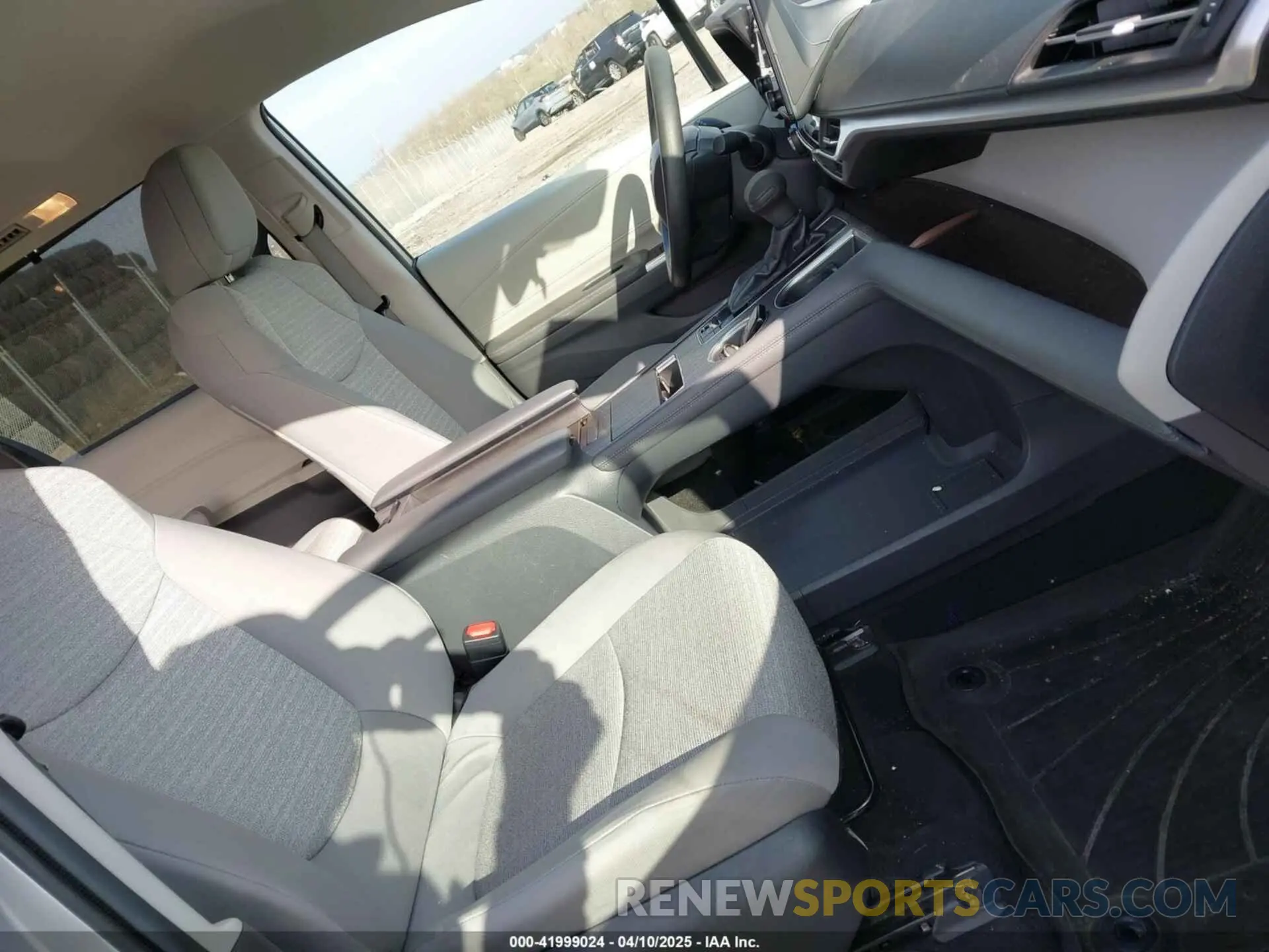 5 Photograph of a damaged car 5TDKRKEC4NS114889 TOYOTA SIENNA 2022