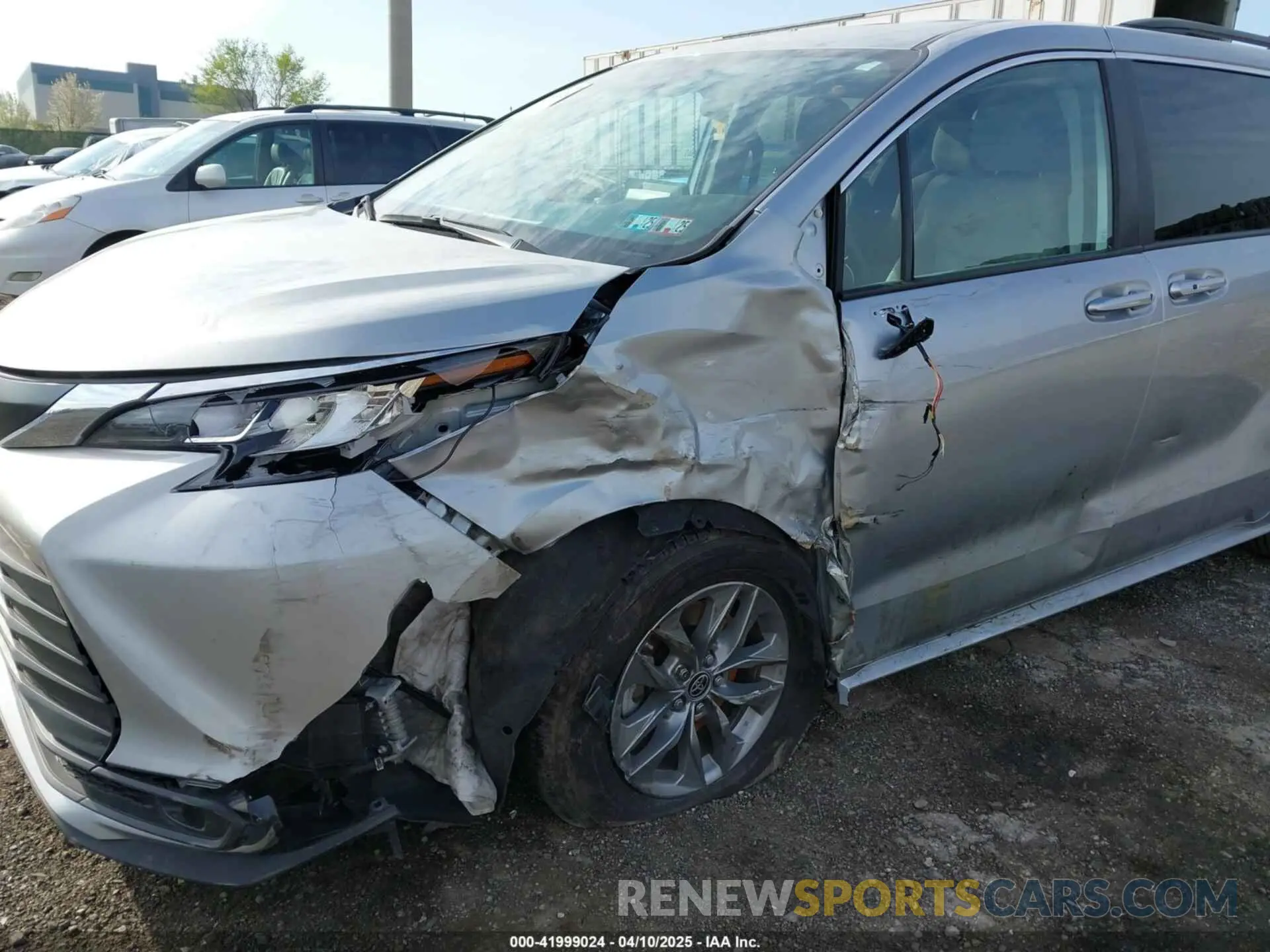 6 Photograph of a damaged car 5TDKRKEC4NS114889 TOYOTA SIENNA 2022
