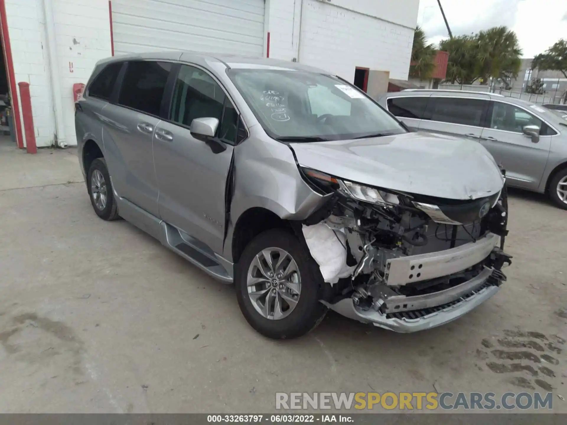 1 Photograph of a damaged car 5TDKRKEC5NS105604 TOYOTA SIENNA 2022