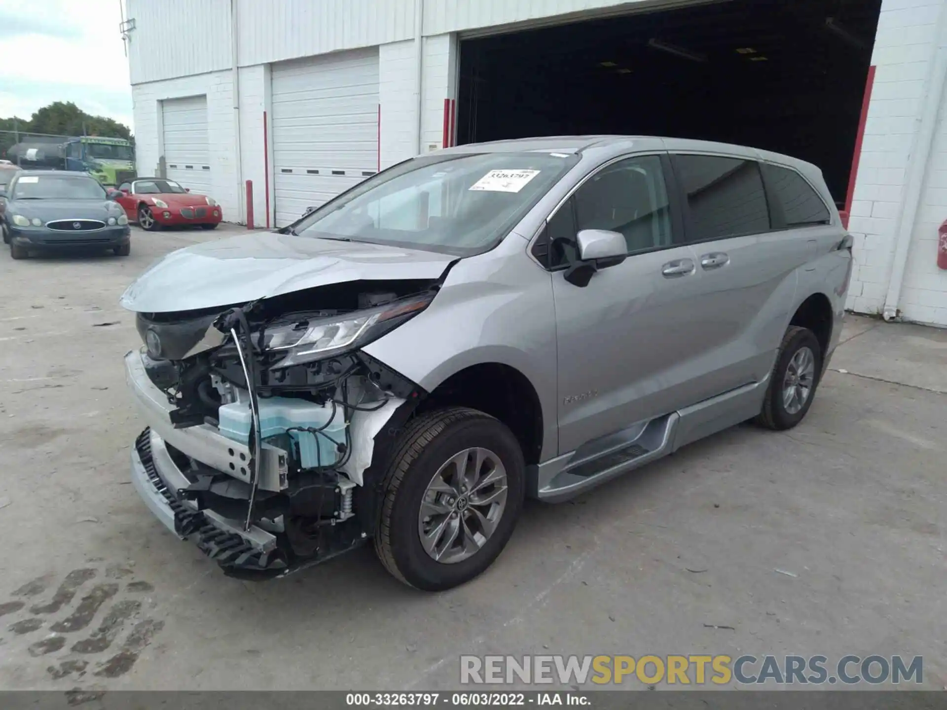 2 Photograph of a damaged car 5TDKRKEC5NS105604 TOYOTA SIENNA 2022