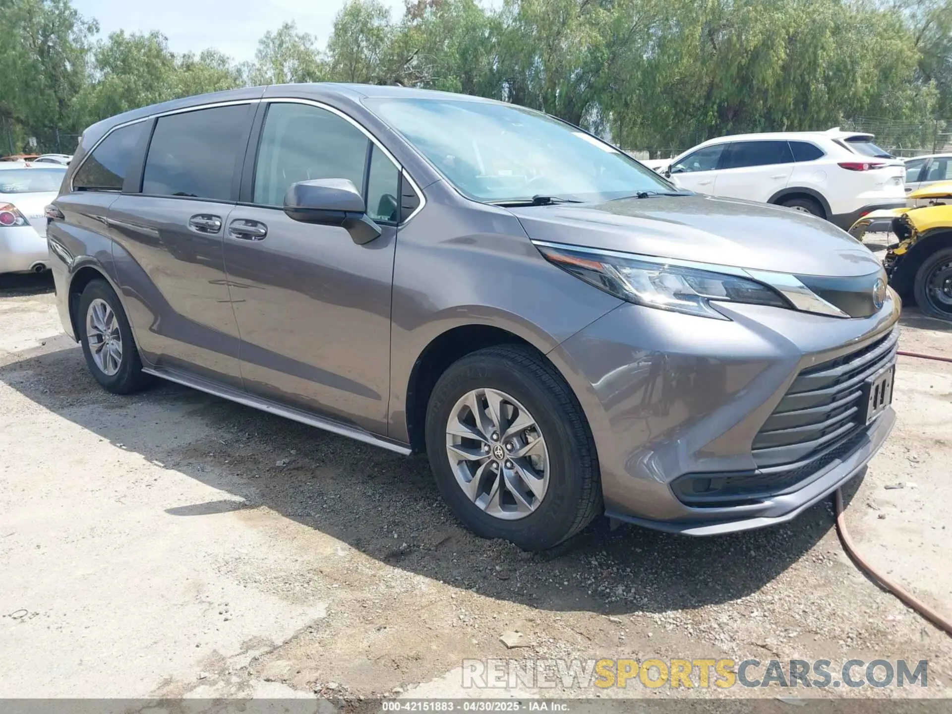 1 Photograph of a damaged car 5TDKRKEC6NS106342 TOYOTA SIENNA 2022