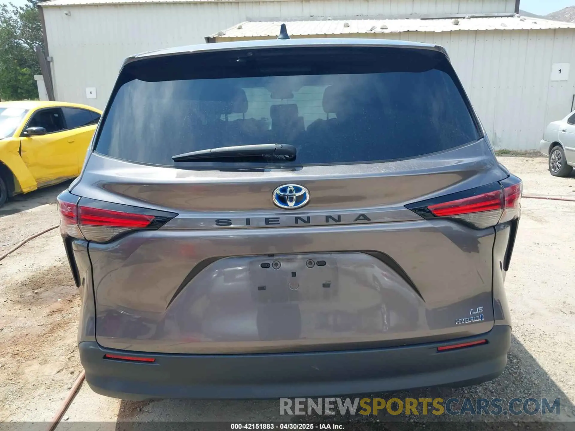 16 Photograph of a damaged car 5TDKRKEC6NS106342 TOYOTA SIENNA 2022