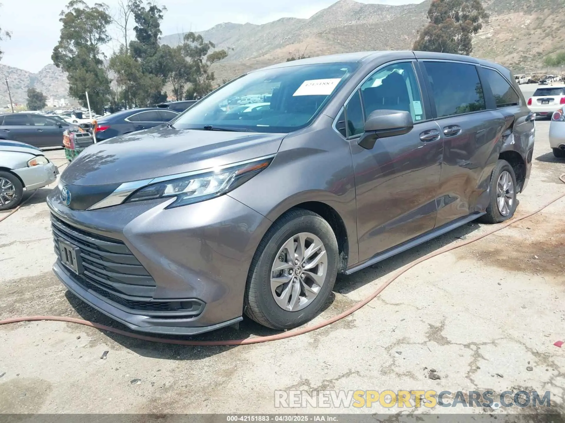 2 Photograph of a damaged car 5TDKRKEC6NS106342 TOYOTA SIENNA 2022