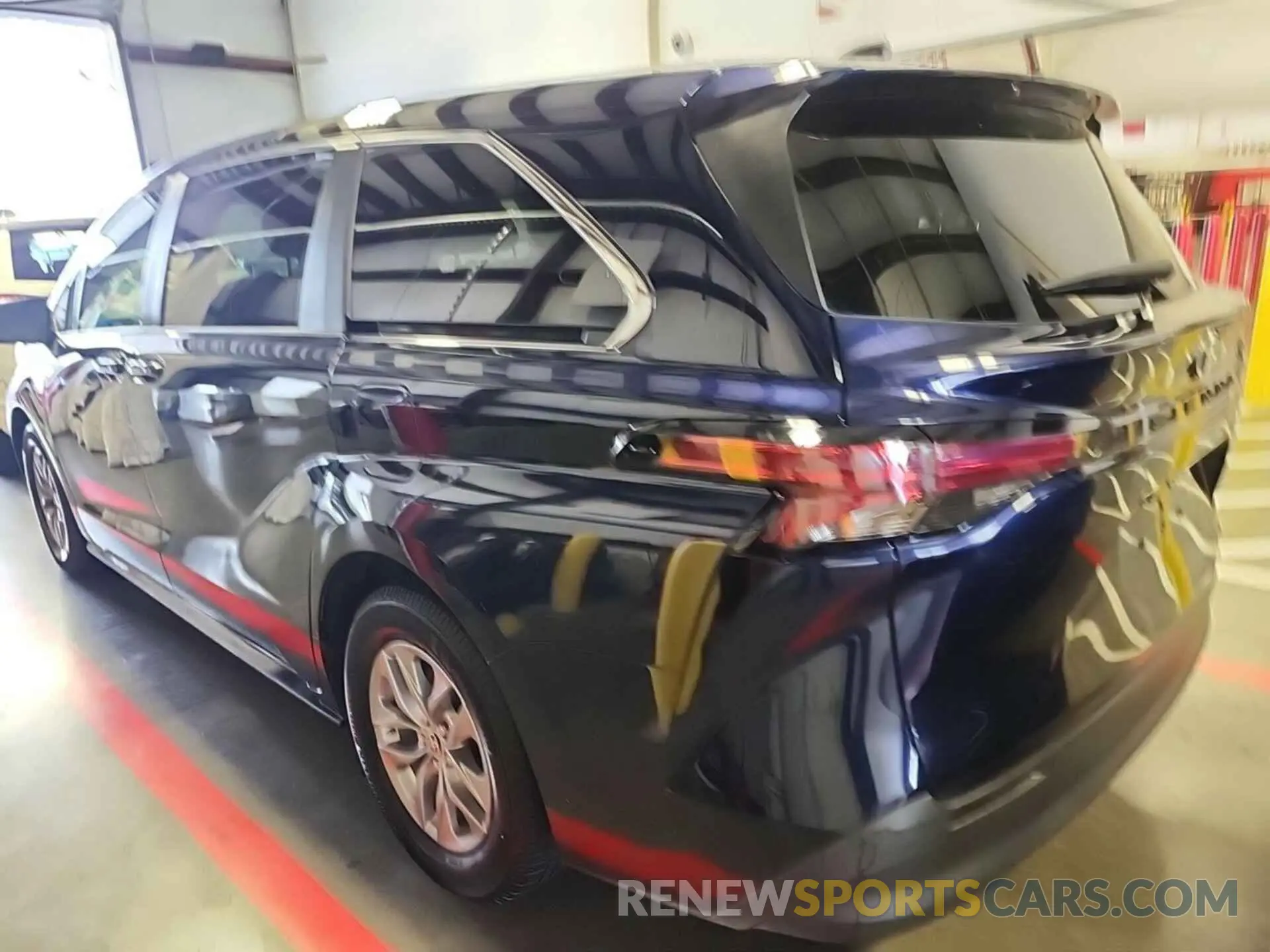 19 Photograph of a damaged car 5TDKRKEC7NS089793 TOYOTA SIENNA 2022
