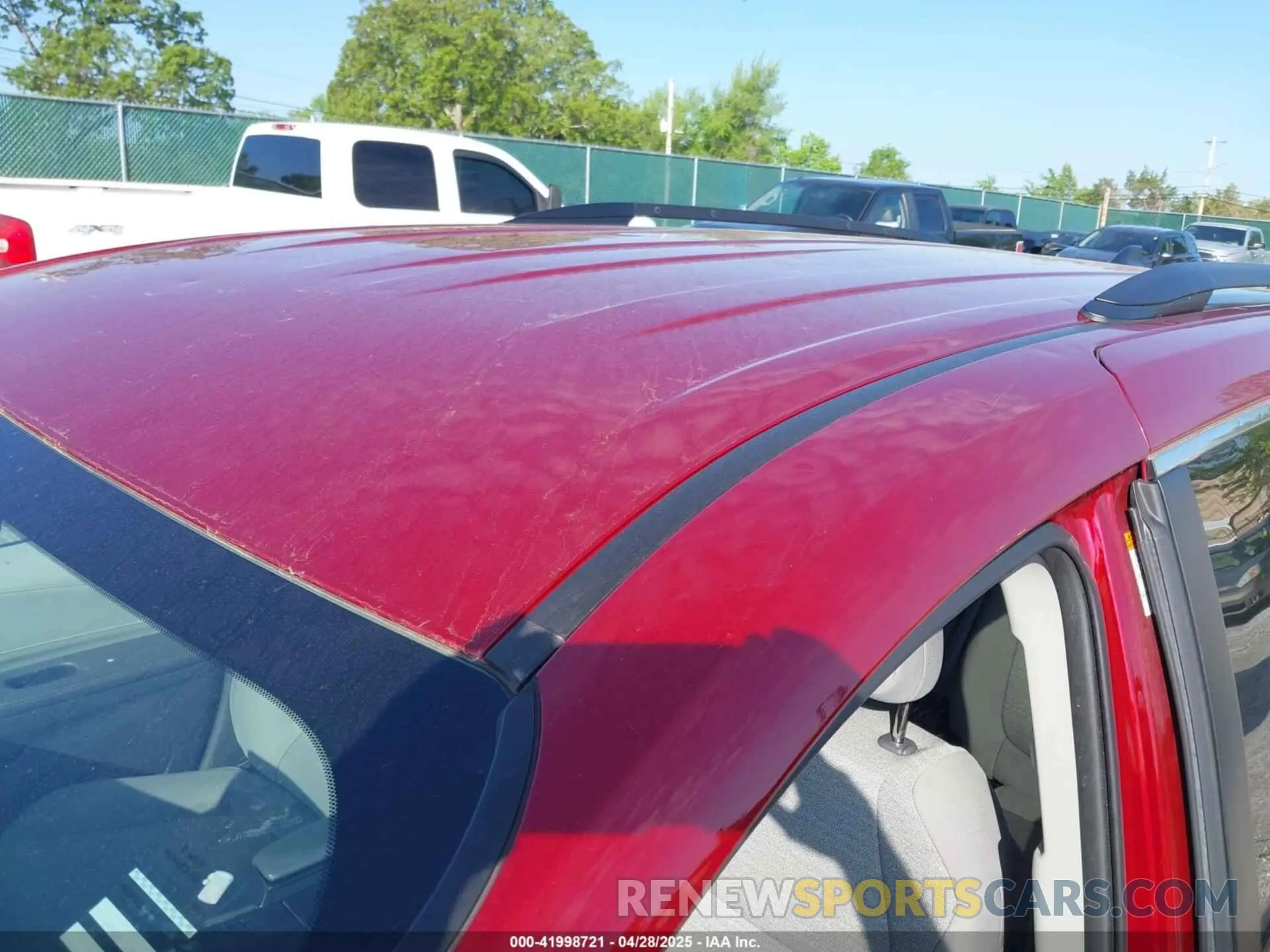 17 Photograph of a damaged car 5TDKRKEC7NS095271 TOYOTA SIENNA 2022