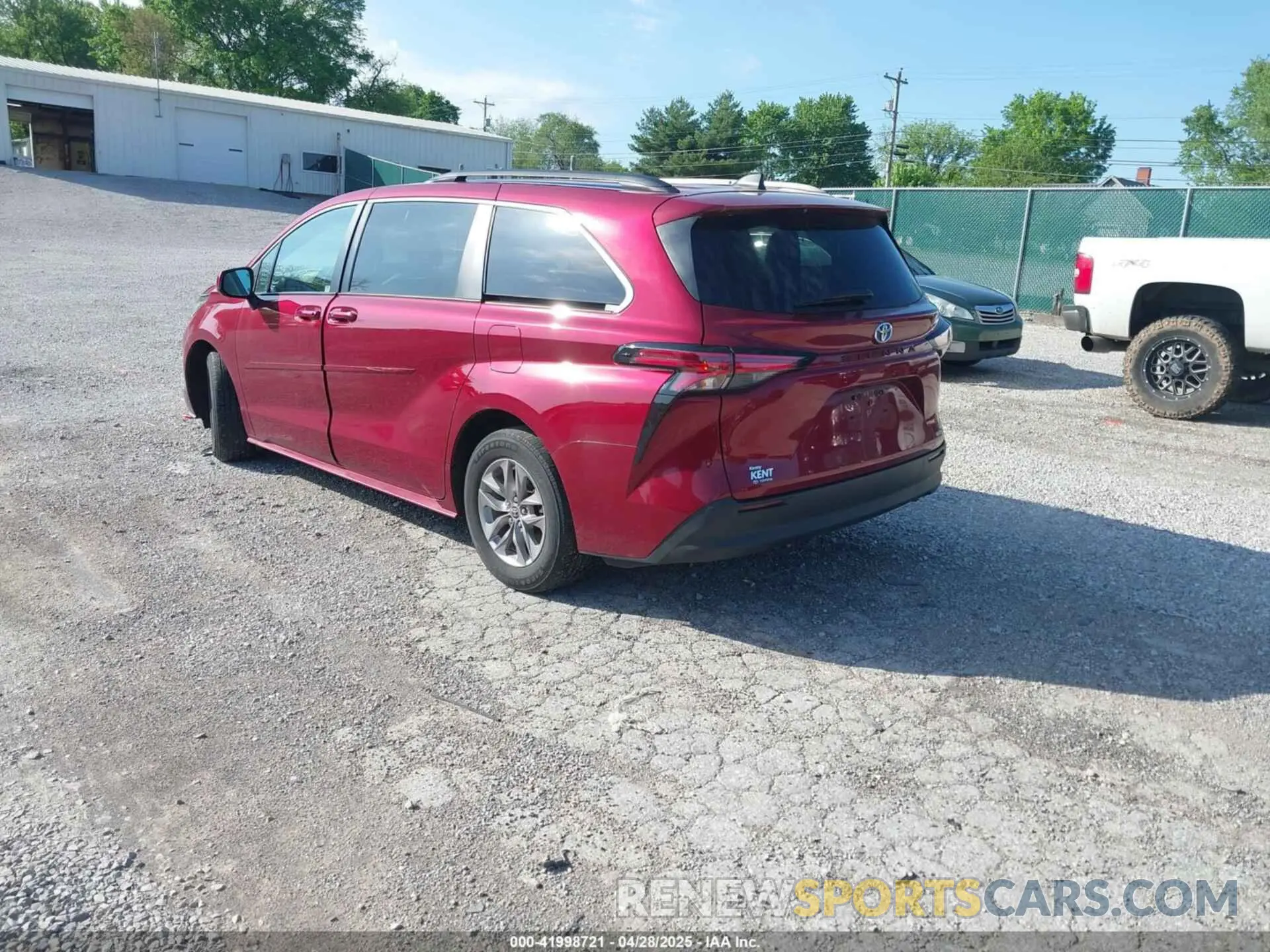 3 Photograph of a damaged car 5TDKRKEC7NS095271 TOYOTA SIENNA 2022