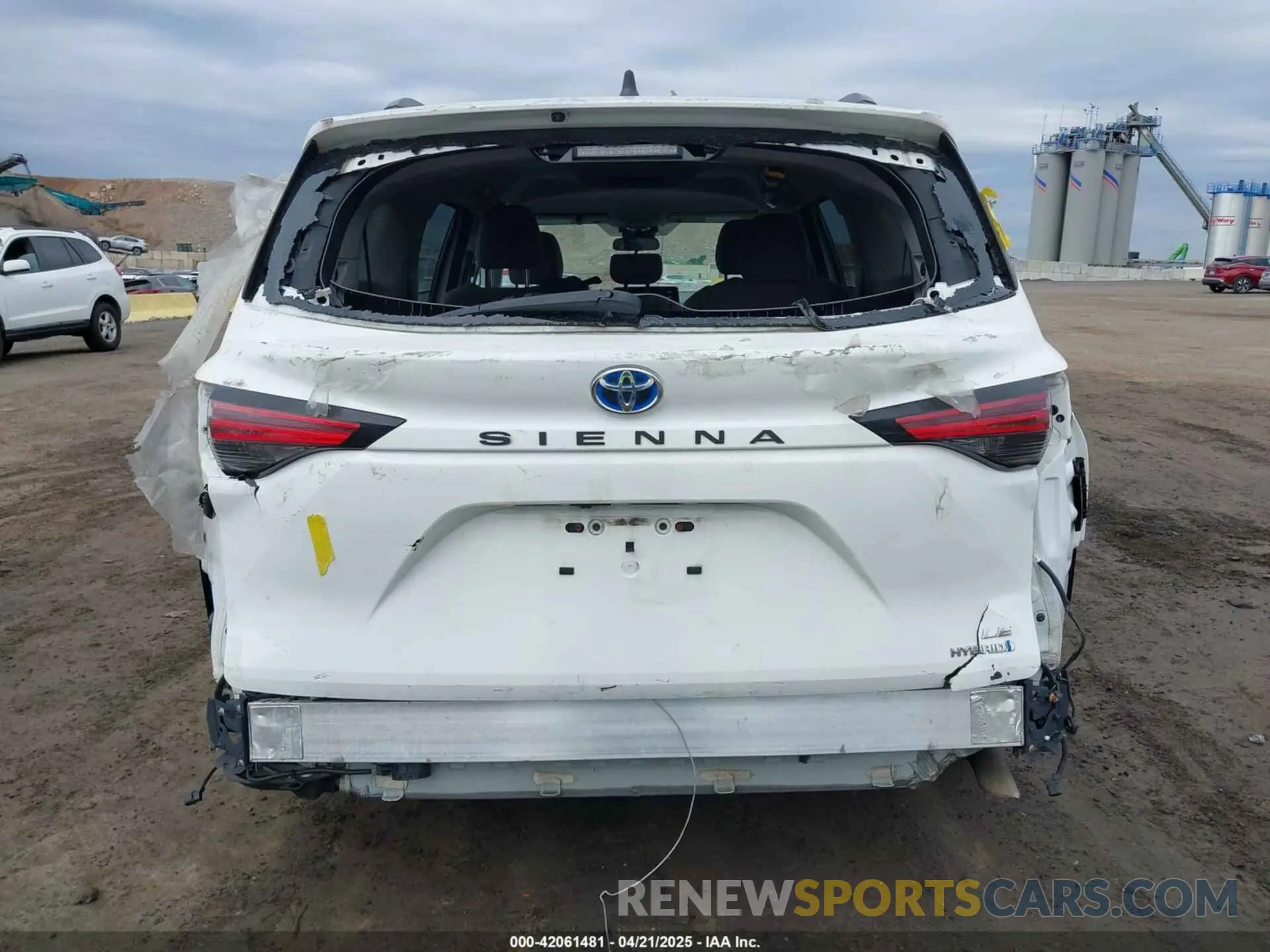 16 Photograph of a damaged car 5TDKRKEC7NS119925 TOYOTA SIENNA 2022