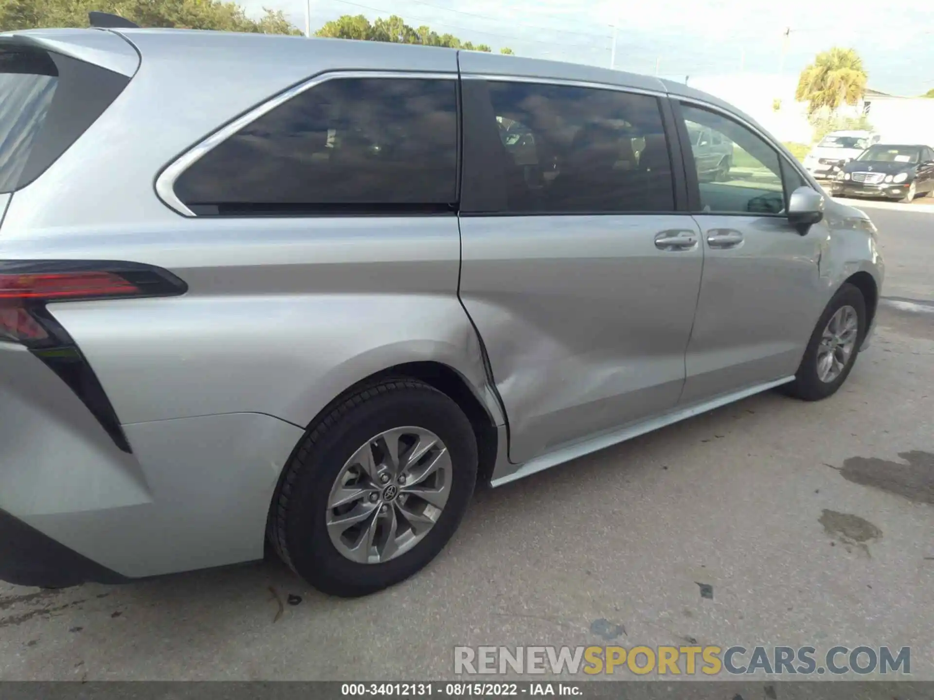 6 Photograph of a damaged car 5TDKRKEC8NS077037 TOYOTA SIENNA 2022