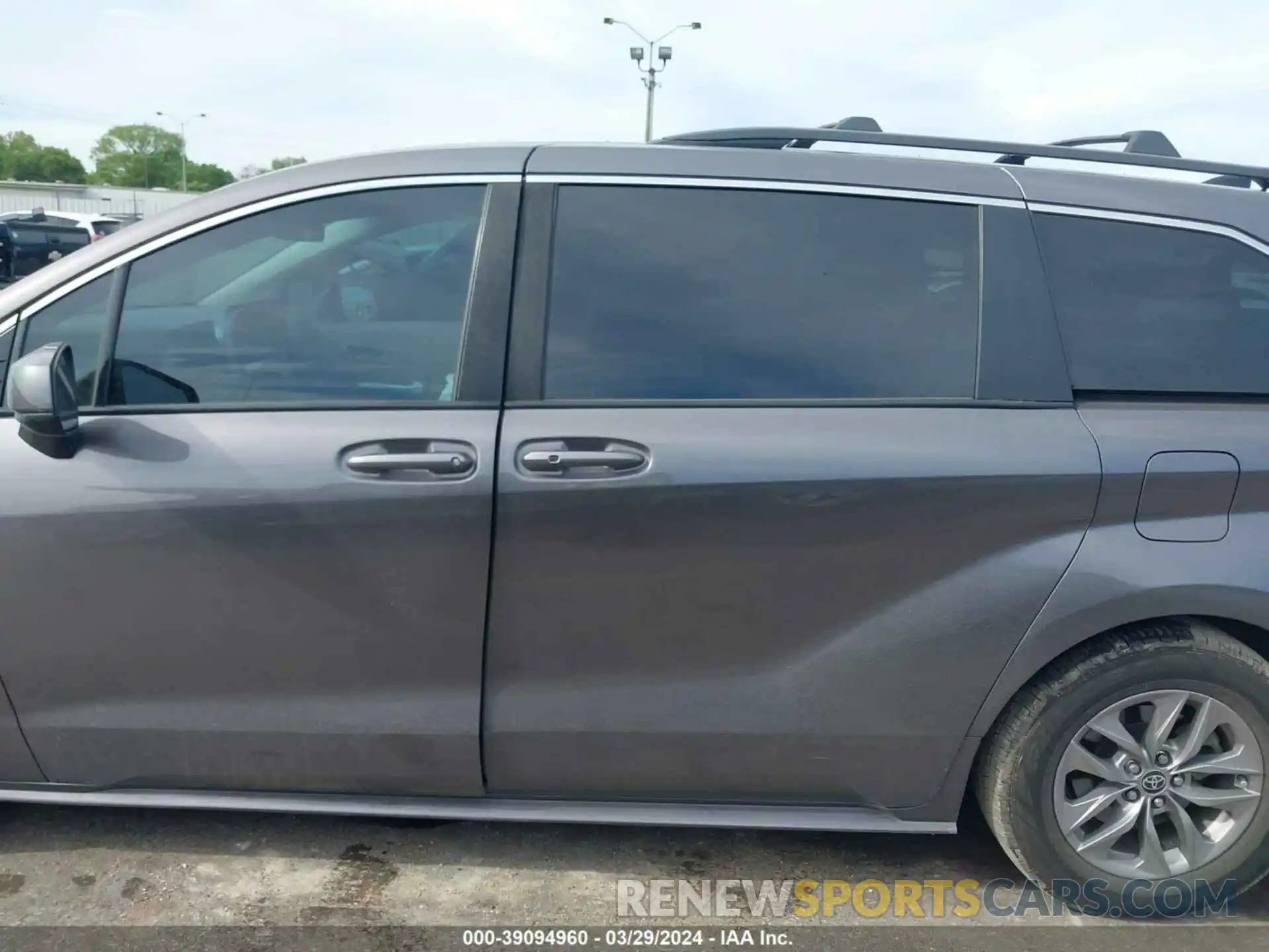 14 Photograph of a damaged car 5TDKRKEC9NS087964 TOYOTA SIENNA 2022