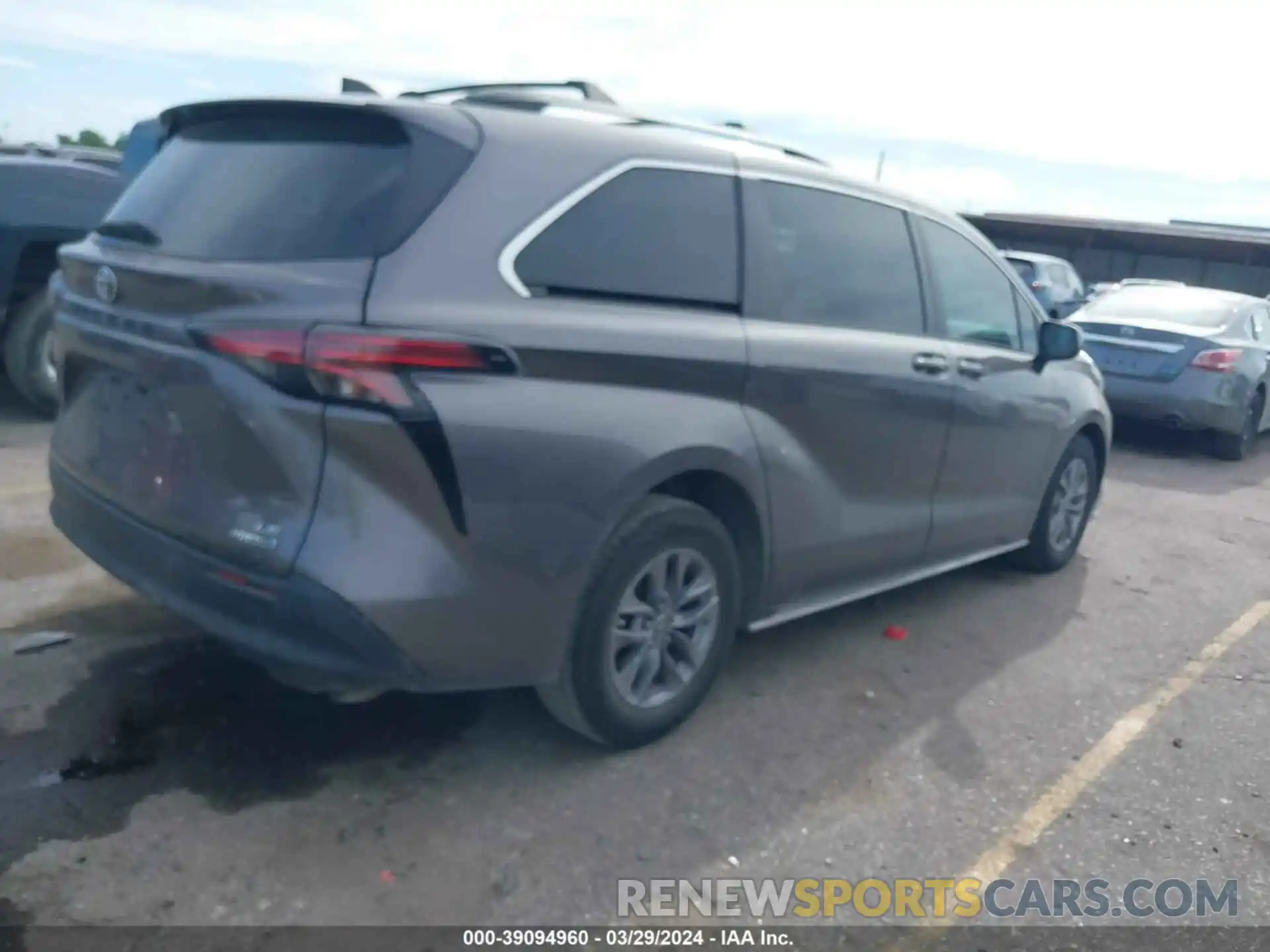 4 Photograph of a damaged car 5TDKRKEC9NS087964 TOYOTA SIENNA 2022