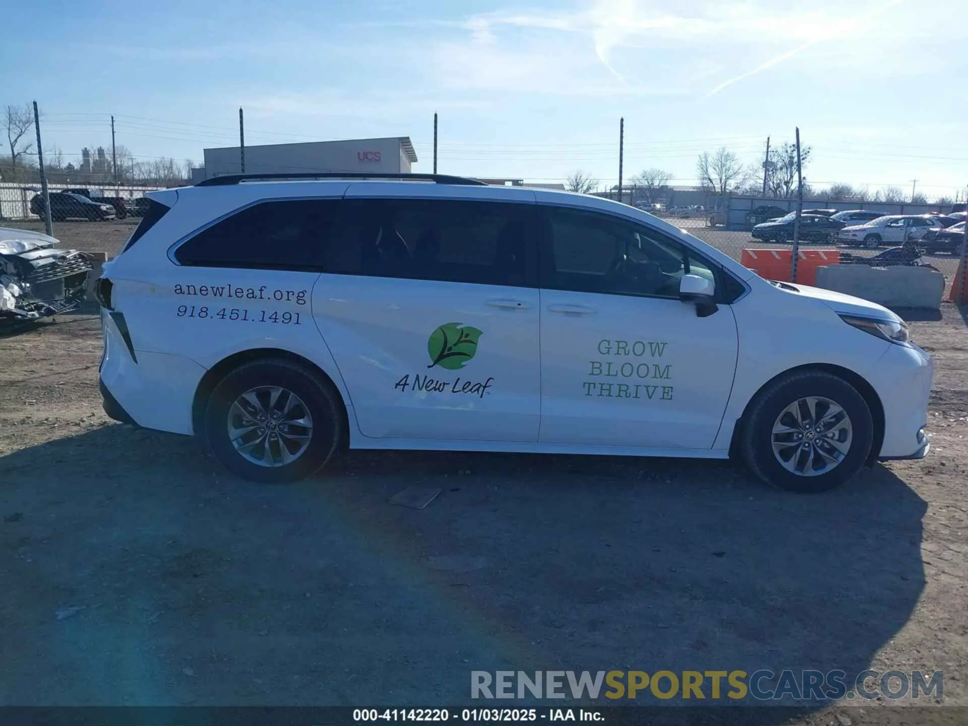 14 Photograph of a damaged car 5TDKRKEC9NS110045 TOYOTA SIENNA 2022