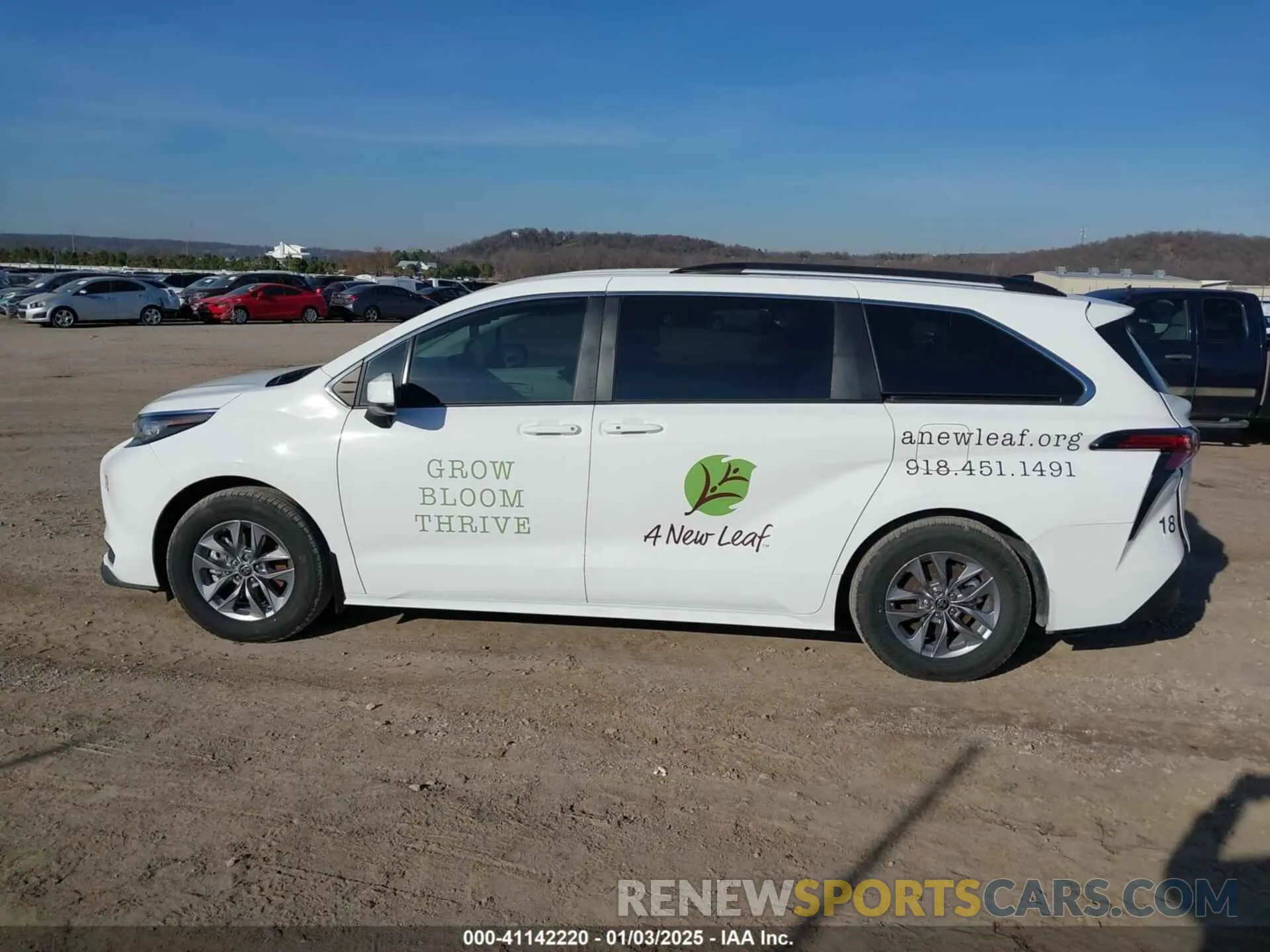15 Photograph of a damaged car 5TDKRKEC9NS110045 TOYOTA SIENNA 2022