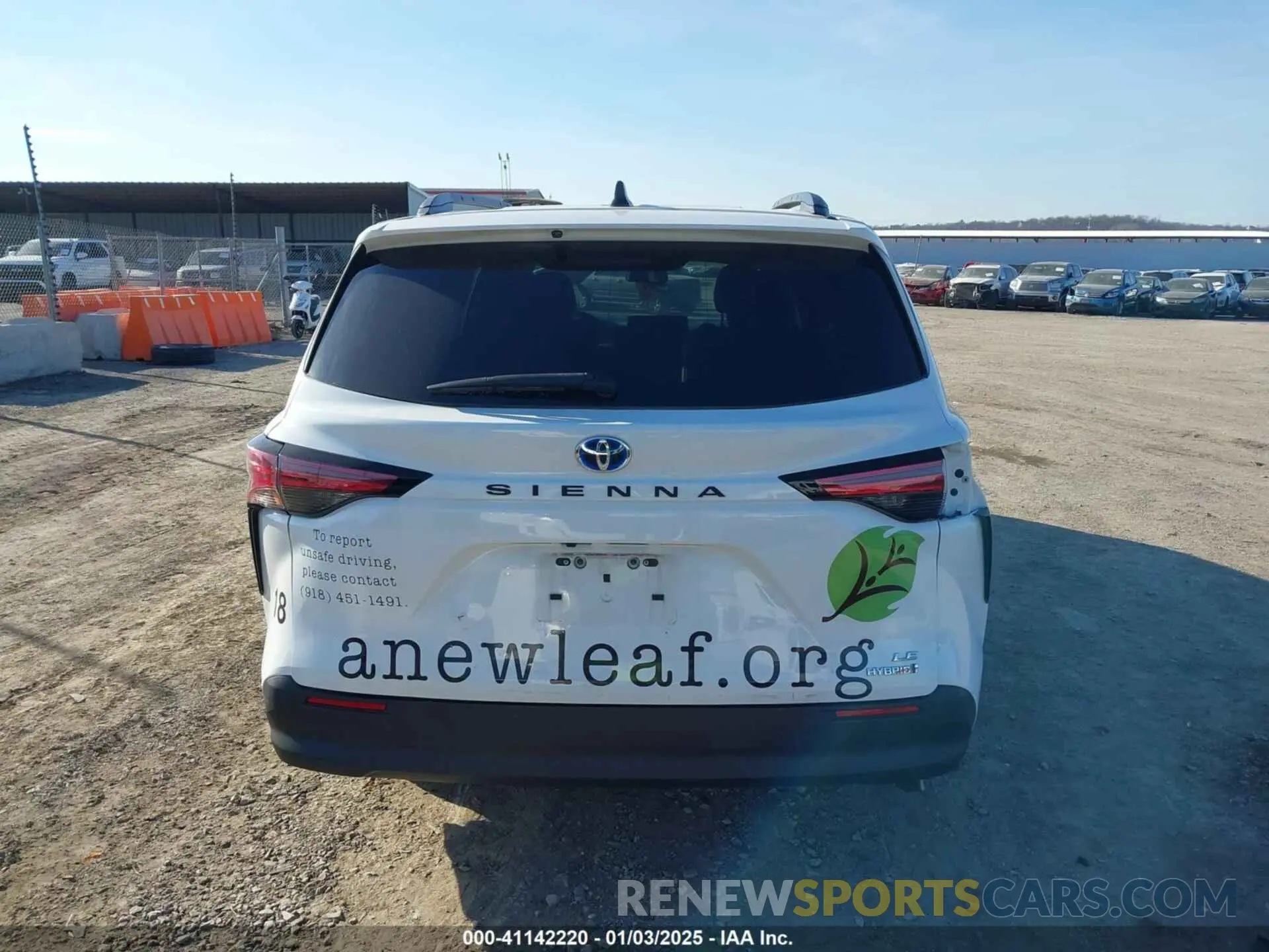 17 Photograph of a damaged car 5TDKRKEC9NS110045 TOYOTA SIENNA 2022