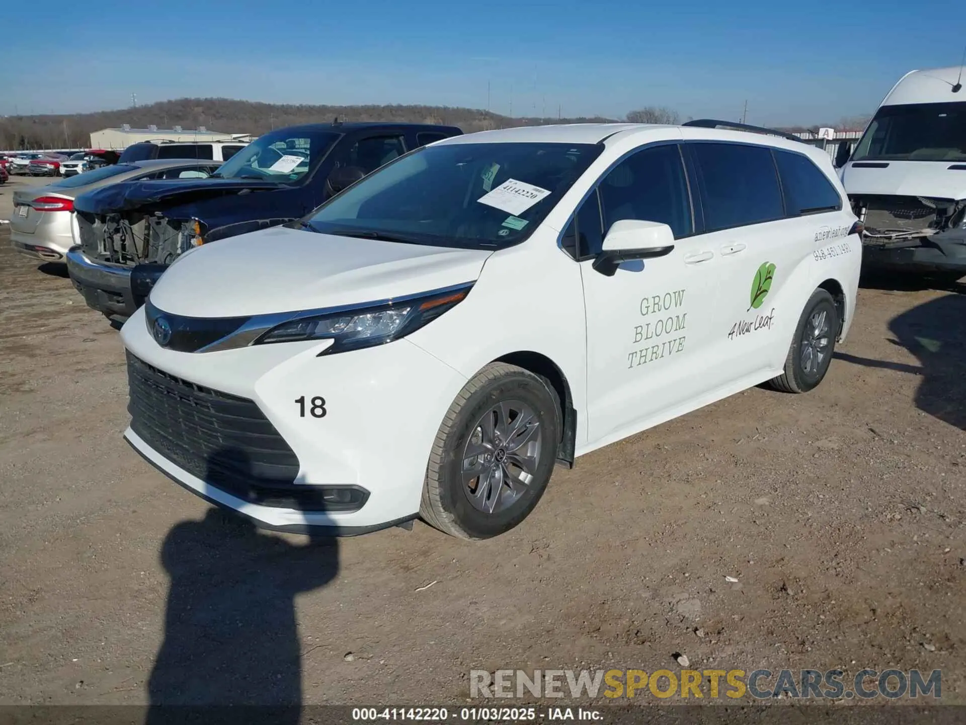 2 Photograph of a damaged car 5TDKRKEC9NS110045 TOYOTA SIENNA 2022