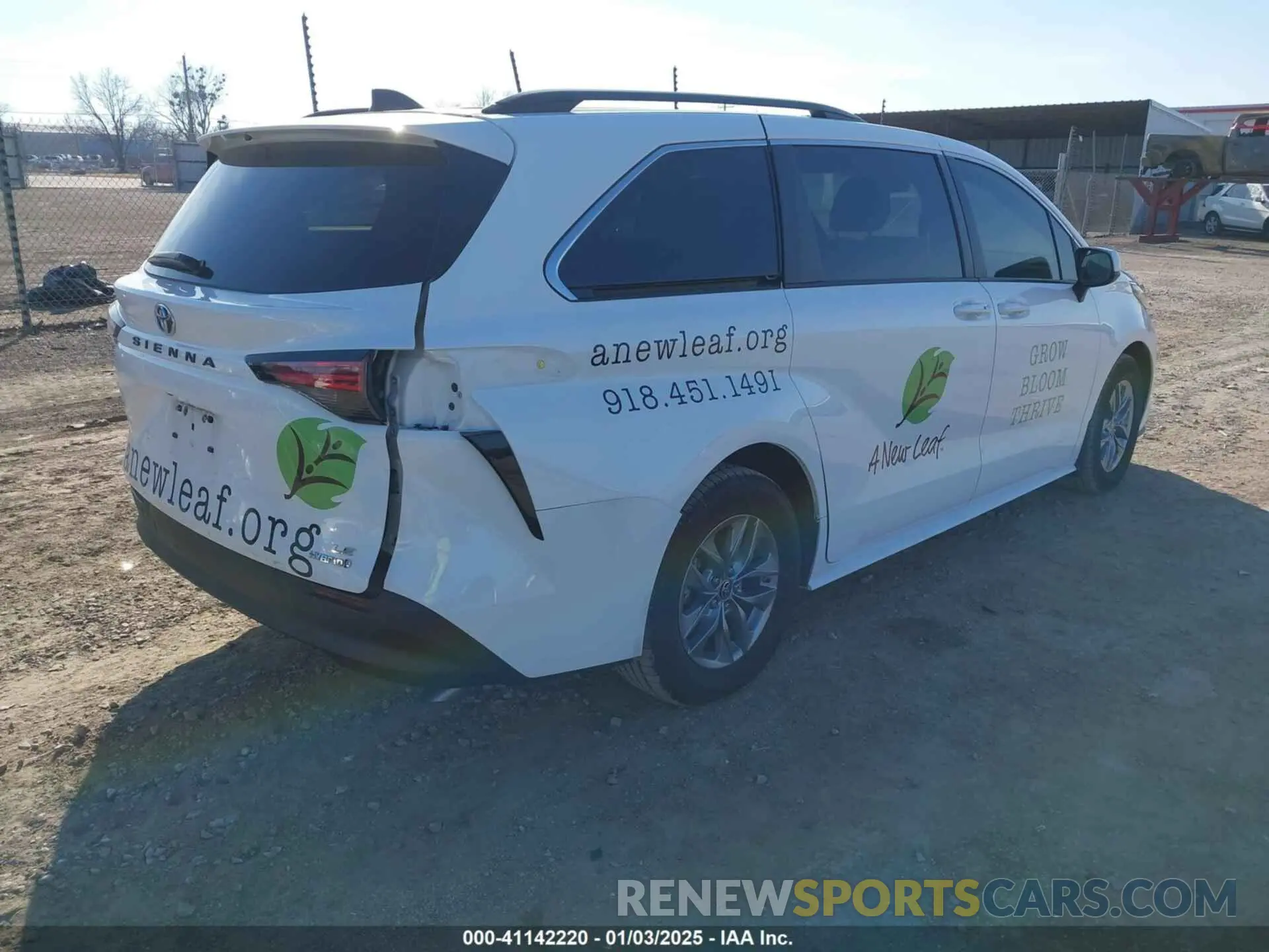 4 Photograph of a damaged car 5TDKRKEC9NS110045 TOYOTA SIENNA 2022