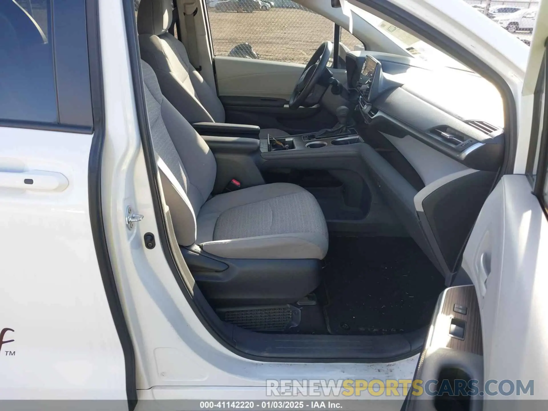 5 Photograph of a damaged car 5TDKRKEC9NS110045 TOYOTA SIENNA 2022