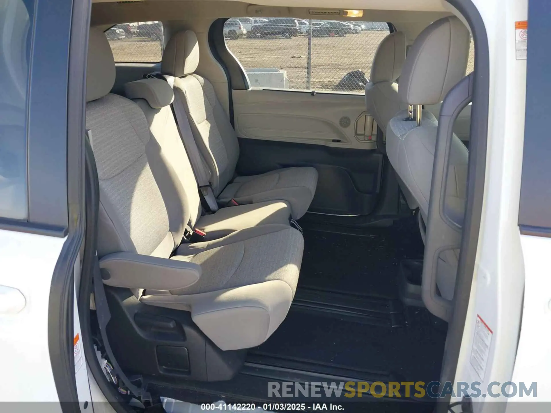 8 Photograph of a damaged car 5TDKRKEC9NS110045 TOYOTA SIENNA 2022