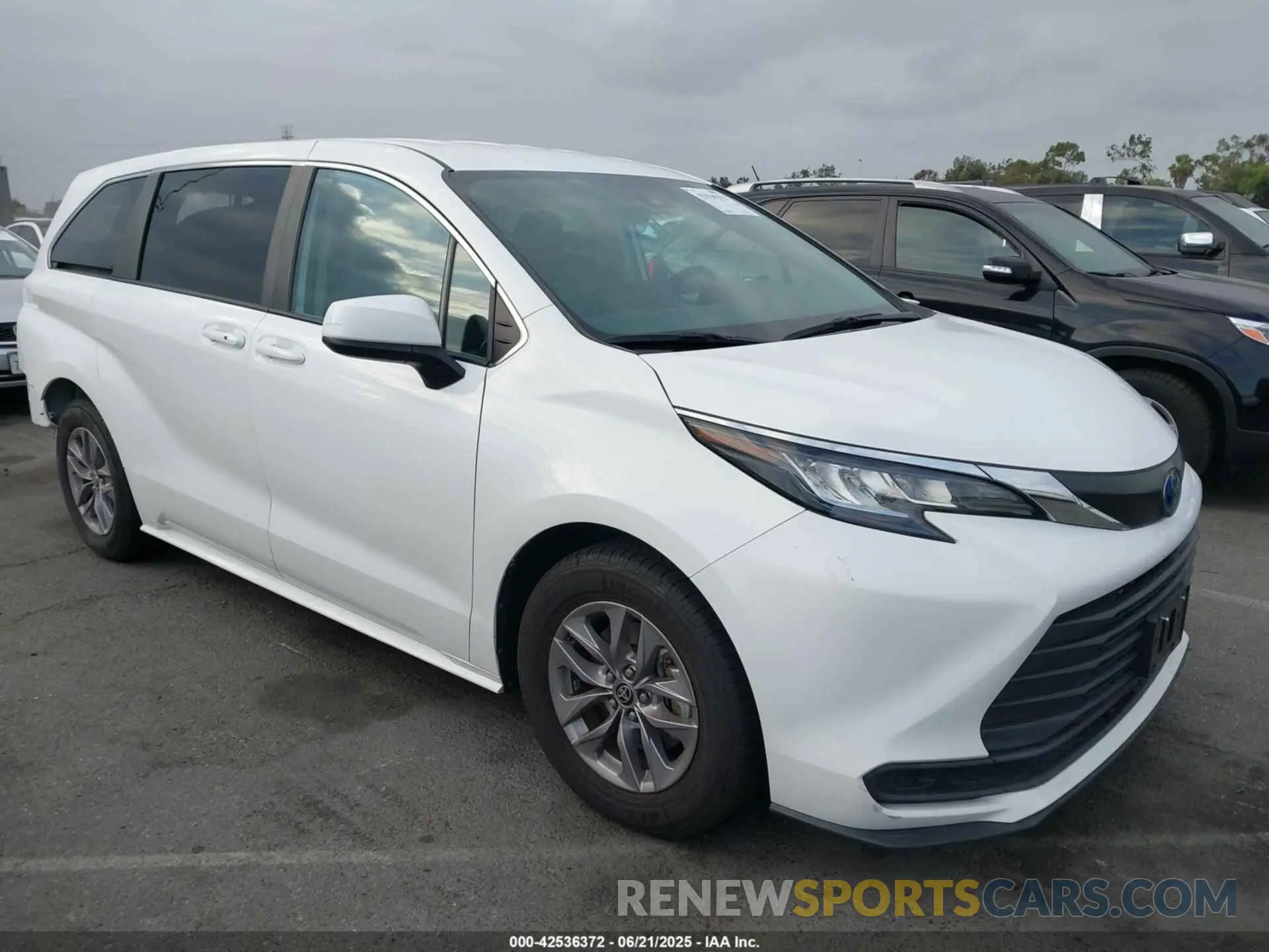 1 Photograph of a damaged car 5TDKRKEC9NS122406 TOYOTA SIENNA 2022