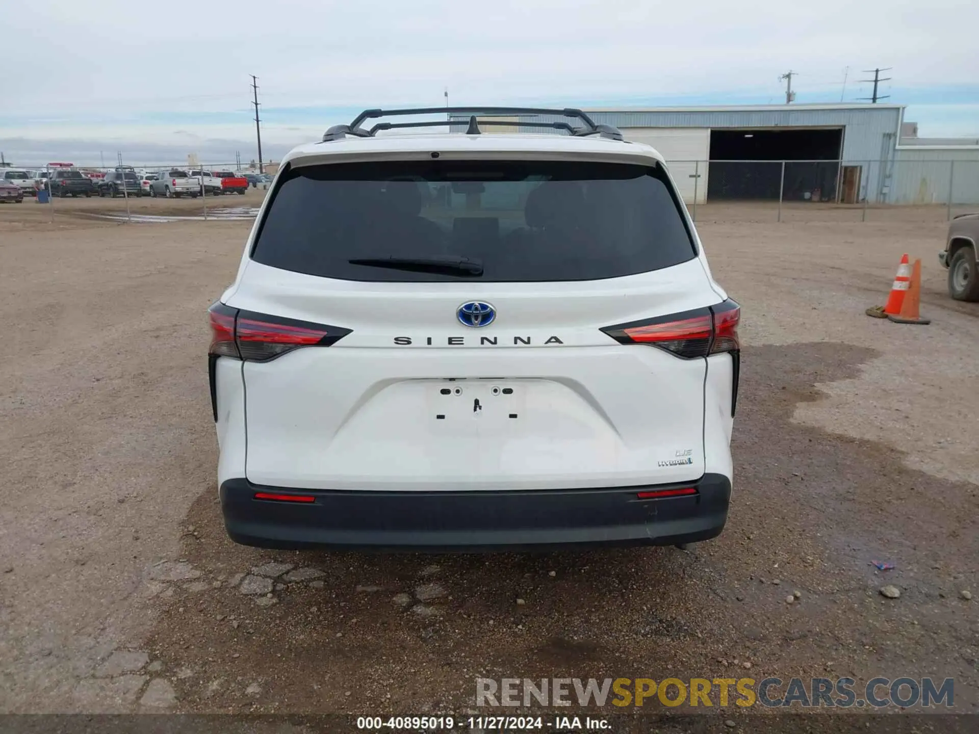 15 Photograph of a damaged car 5TDKRKEC9NS130036 TOYOTA SIENNA 2022