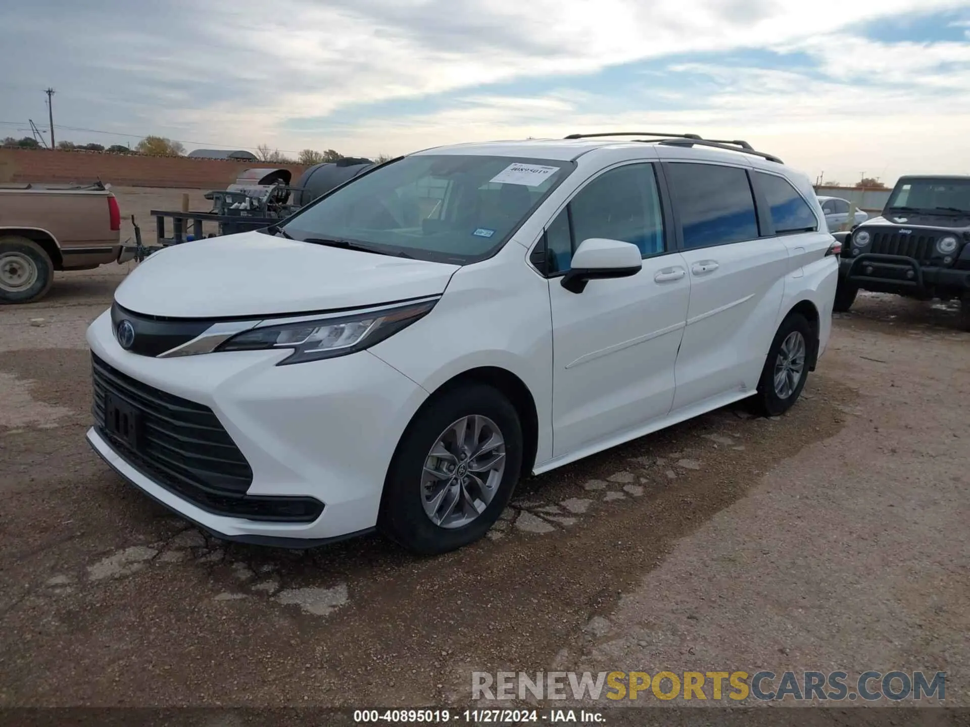 2 Photograph of a damaged car 5TDKRKEC9NS130036 TOYOTA SIENNA 2022