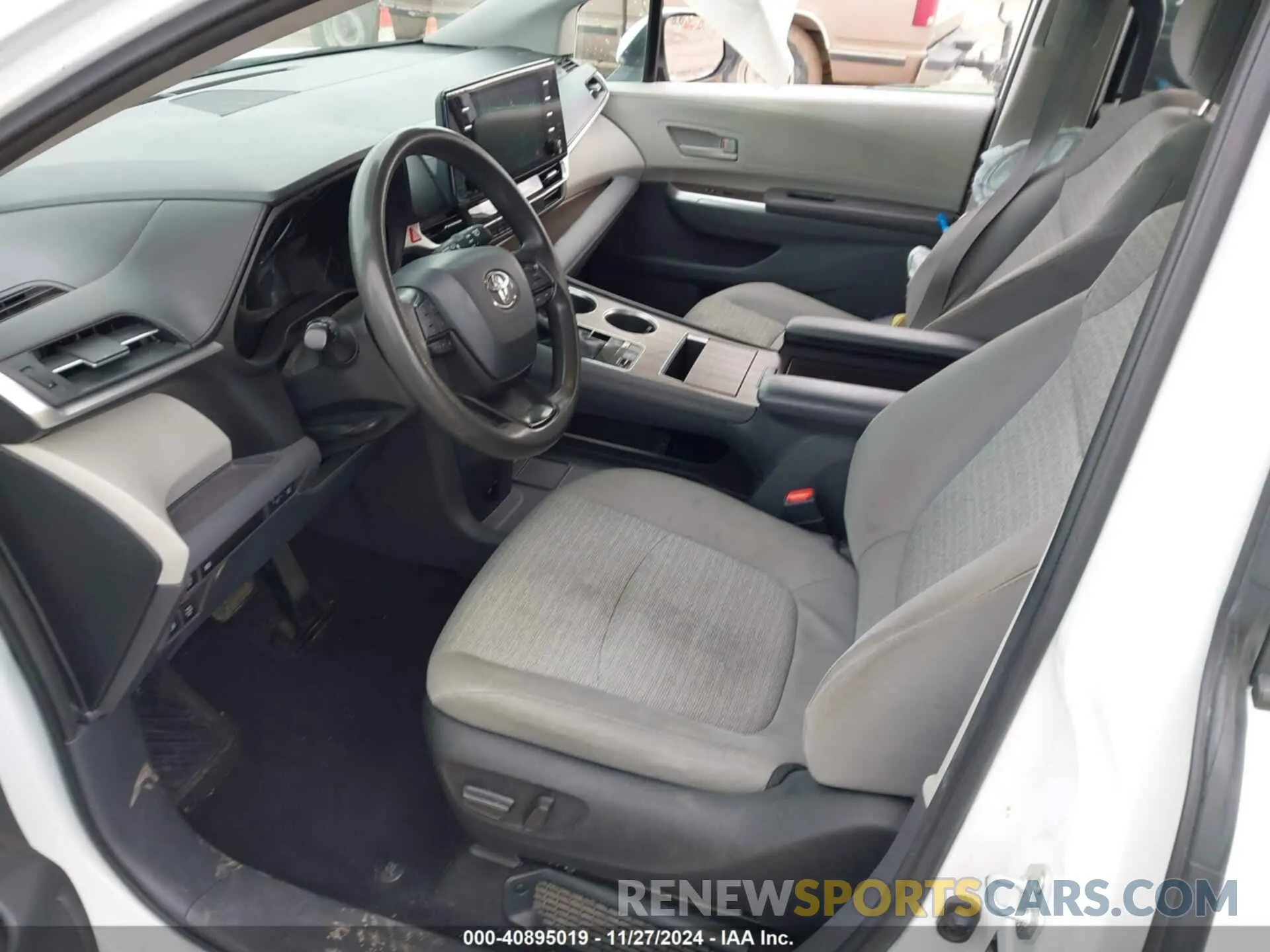 5 Photograph of a damaged car 5TDKRKEC9NS130036 TOYOTA SIENNA 2022