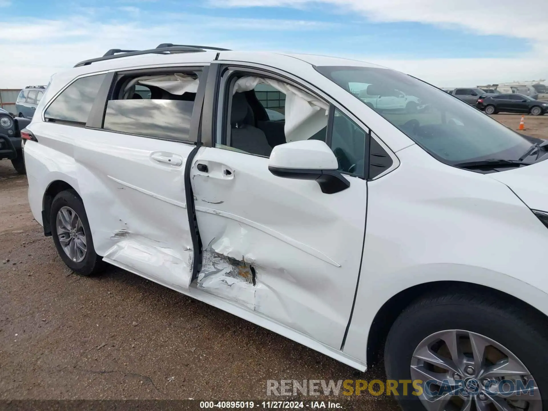 6 Photograph of a damaged car 5TDKRKEC9NS130036 TOYOTA SIENNA 2022