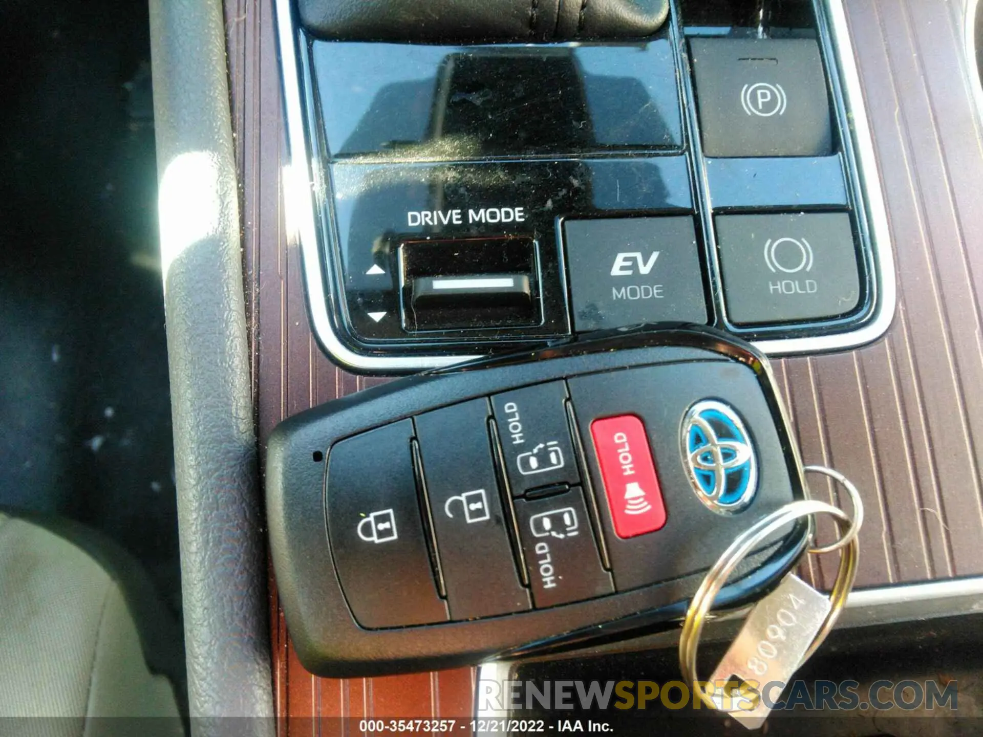 11 Photograph of a damaged car 5TDKRKECXNS088556 TOYOTA SIENNA 2022