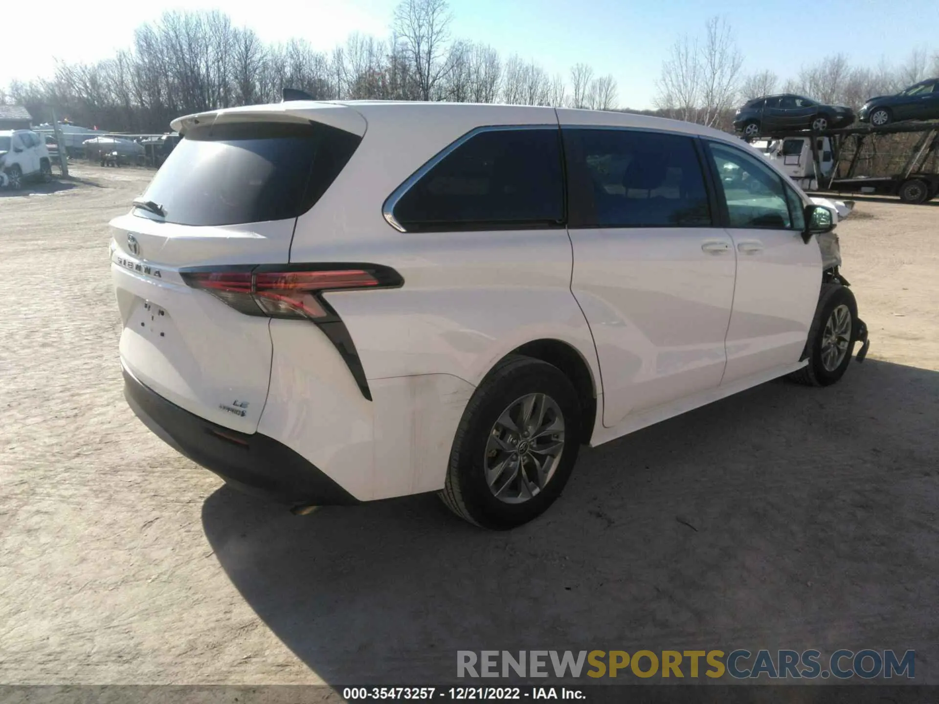 4 Photograph of a damaged car 5TDKRKECXNS088556 TOYOTA SIENNA 2022