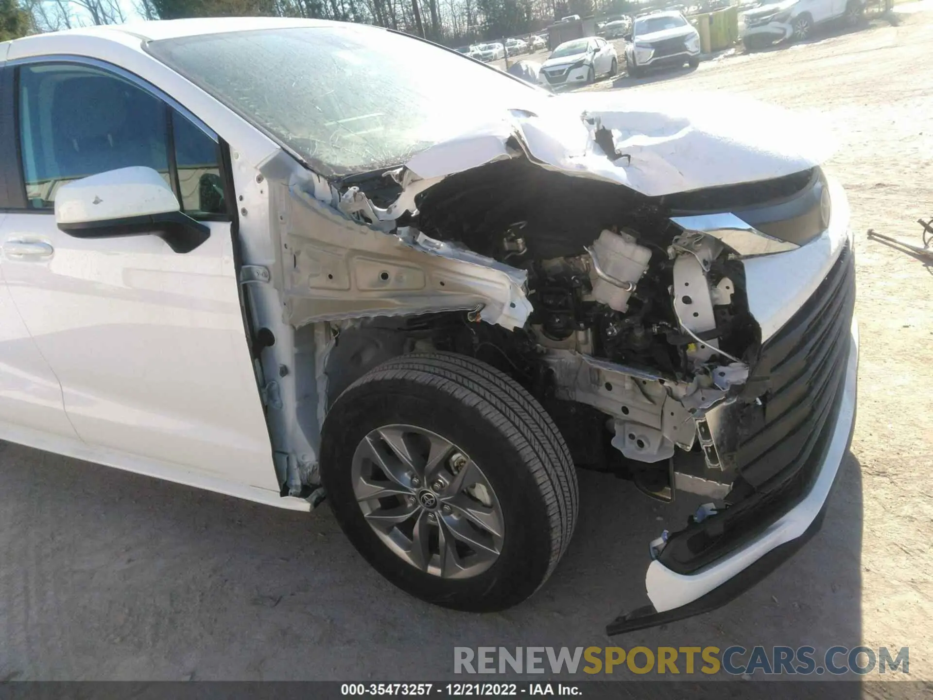 6 Photograph of a damaged car 5TDKRKECXNS088556 TOYOTA SIENNA 2022