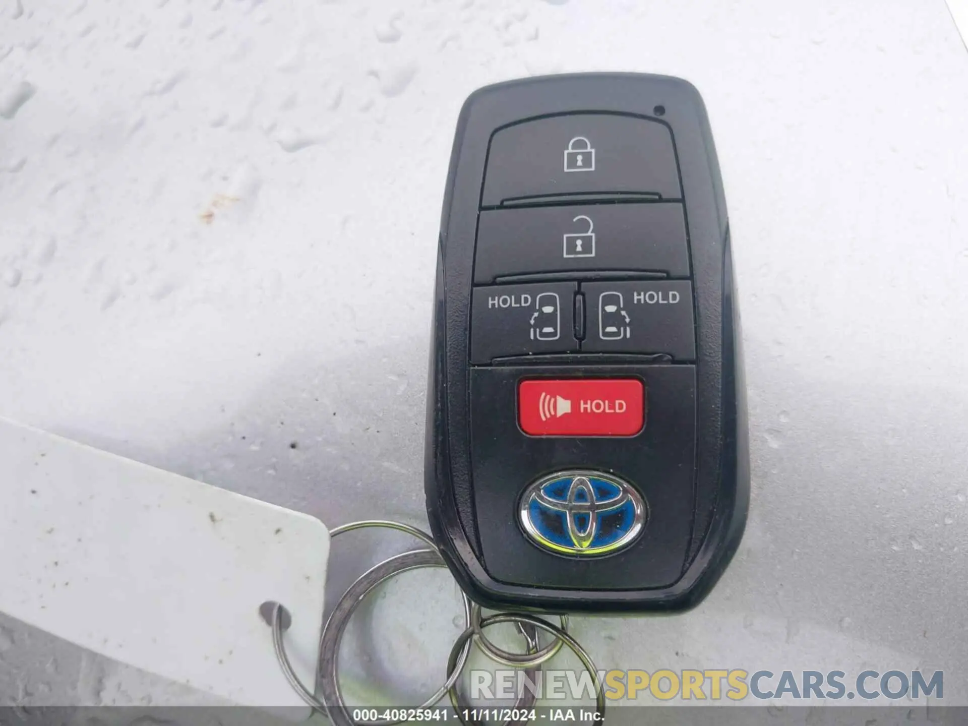 11 Photograph of a damaged car 5TDKRKECXNS109650 TOYOTA SIENNA 2022