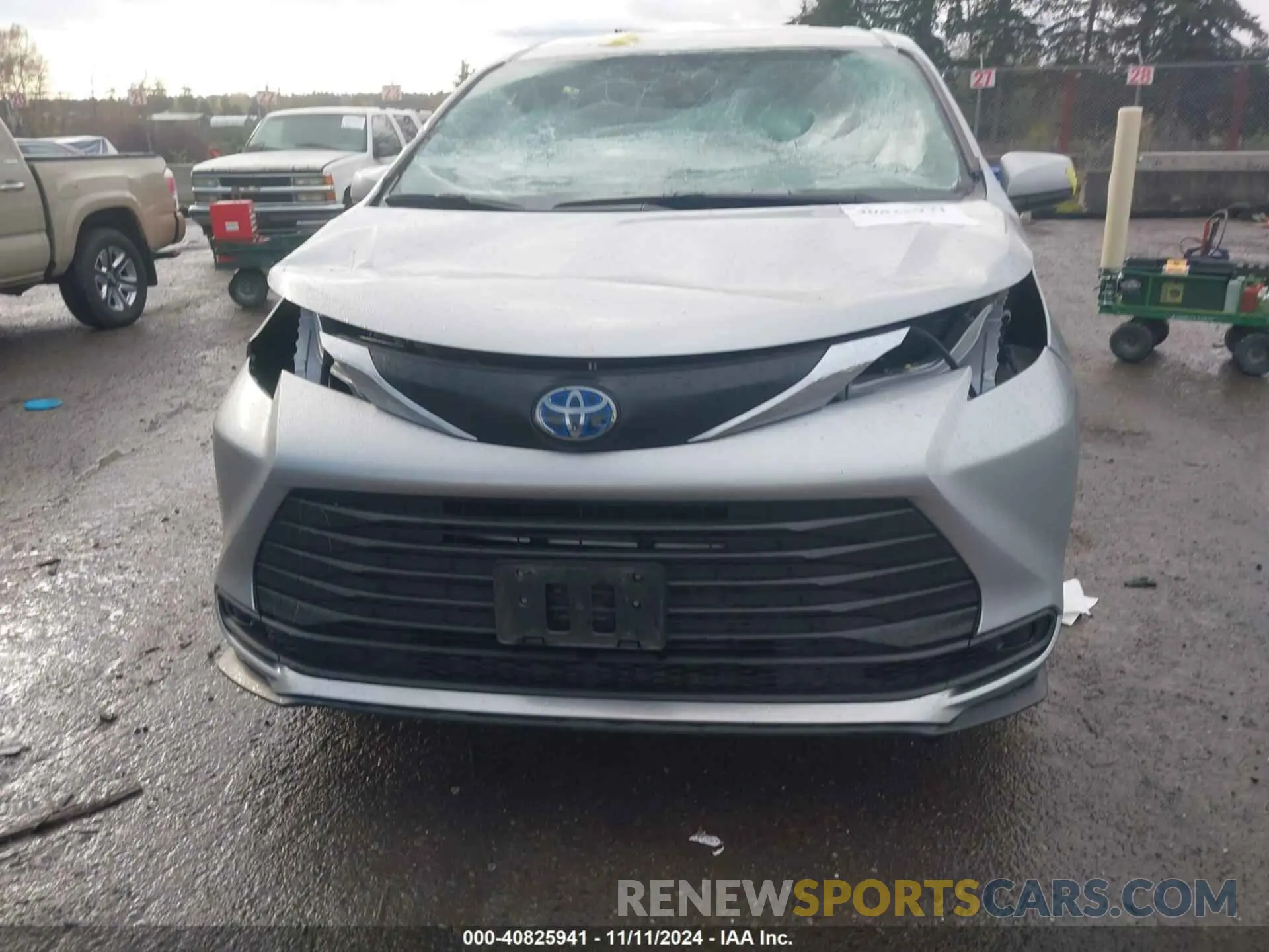 13 Photograph of a damaged car 5TDKRKECXNS109650 TOYOTA SIENNA 2022