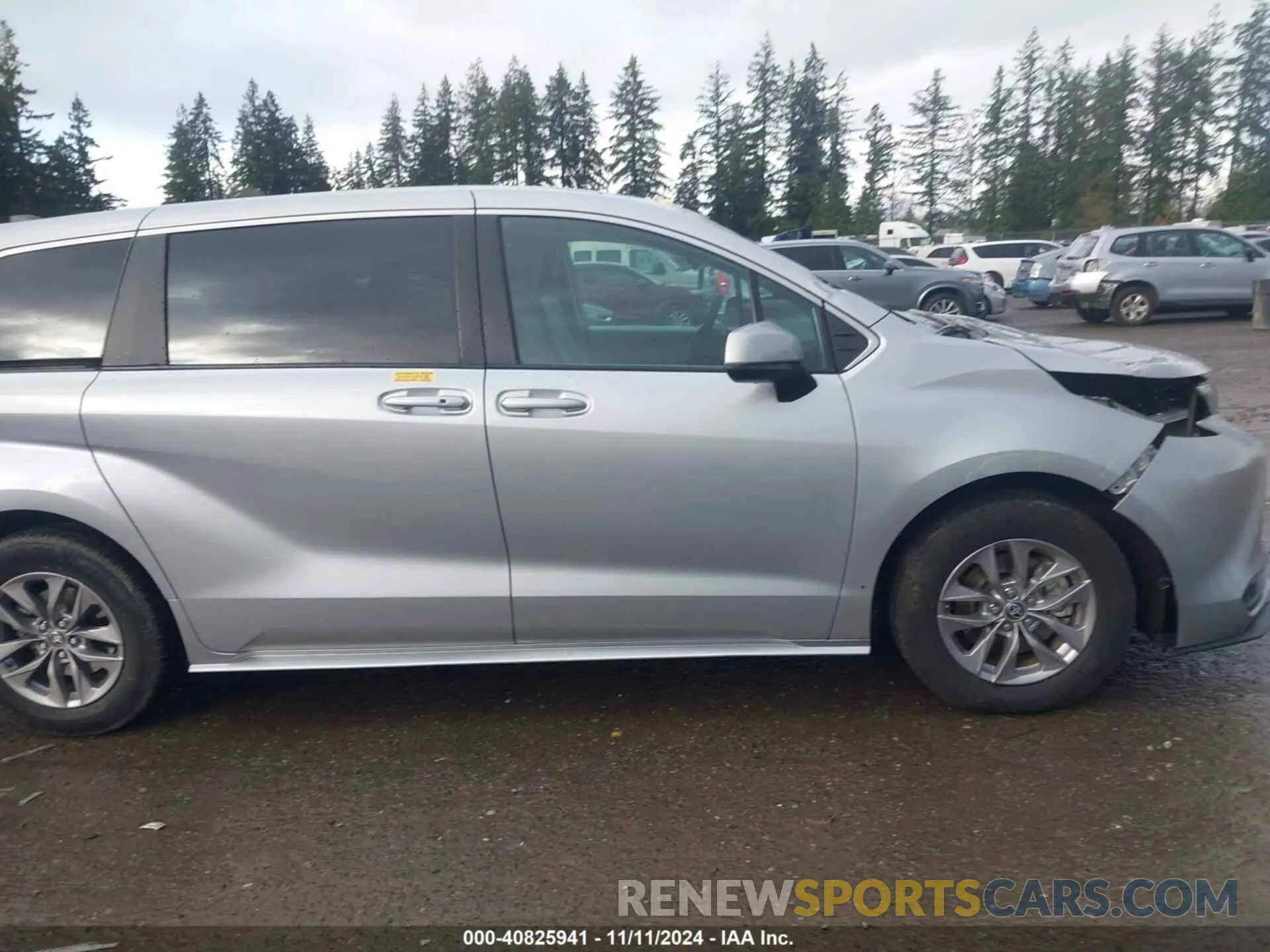 14 Photograph of a damaged car 5TDKRKECXNS109650 TOYOTA SIENNA 2022