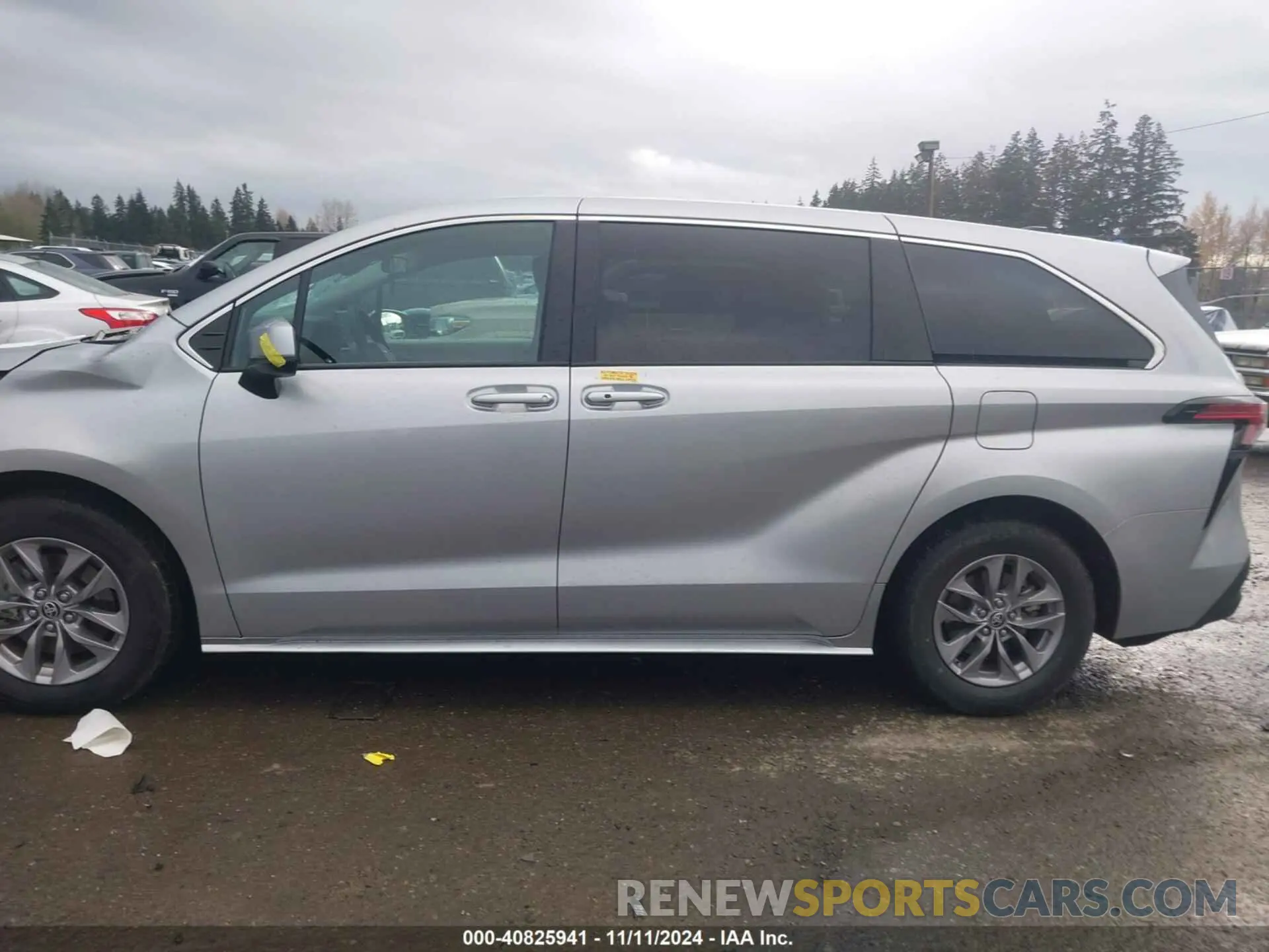 15 Photograph of a damaged car 5TDKRKECXNS109650 TOYOTA SIENNA 2022
