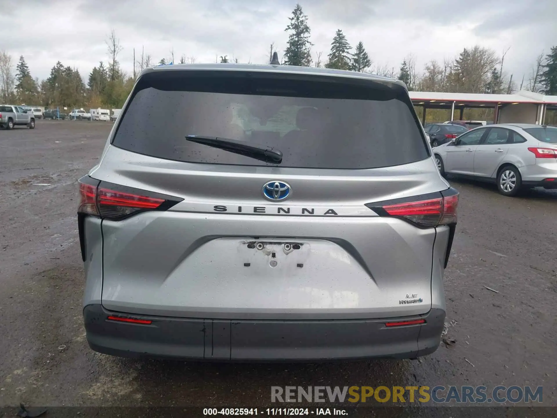 17 Photograph of a damaged car 5TDKRKECXNS109650 TOYOTA SIENNA 2022