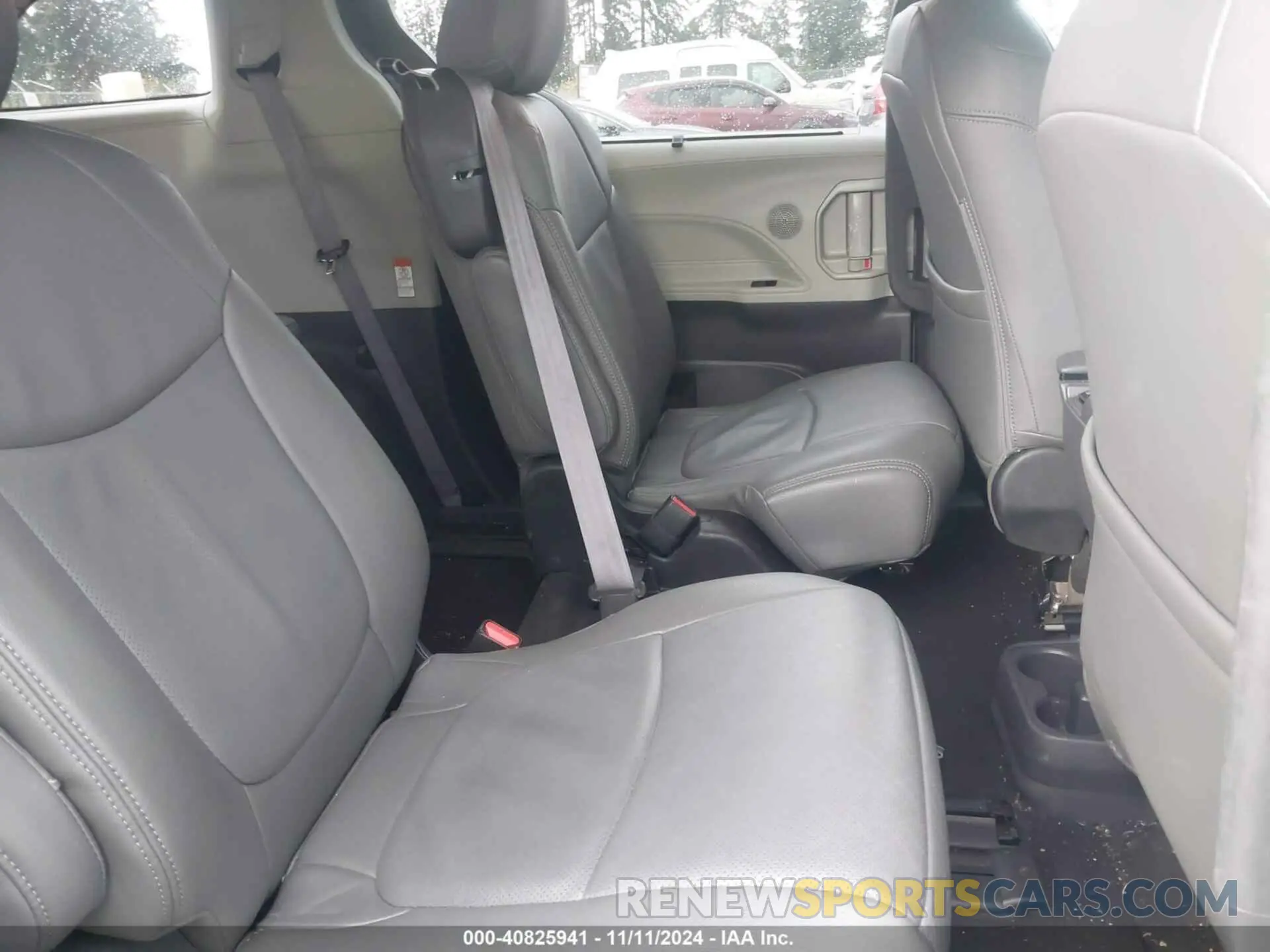 8 Photograph of a damaged car 5TDKRKECXNS109650 TOYOTA SIENNA 2022