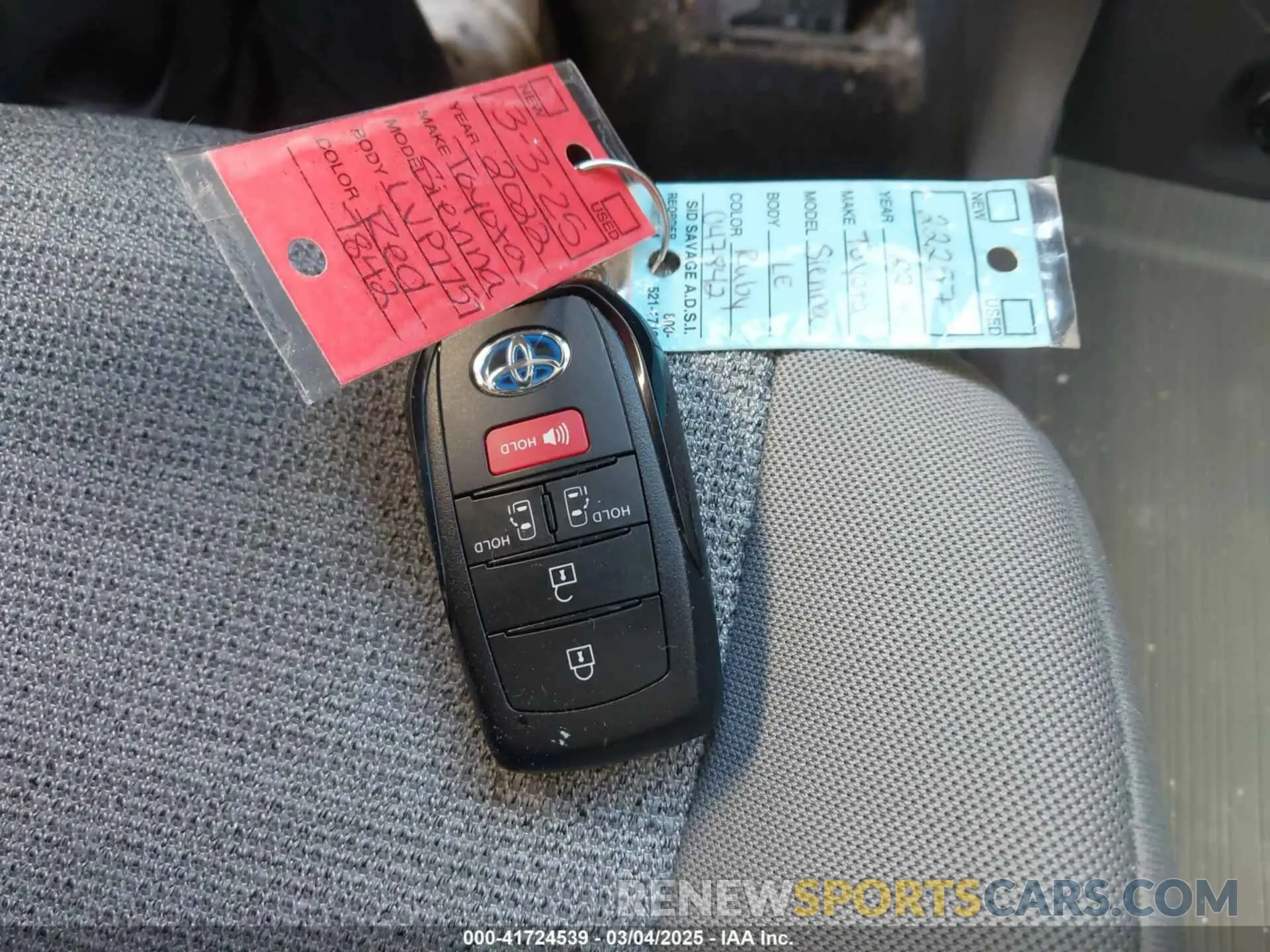 11 Photograph of a damaged car 5TDKSKFC0NS047842 TOYOTA SIENNA 2022