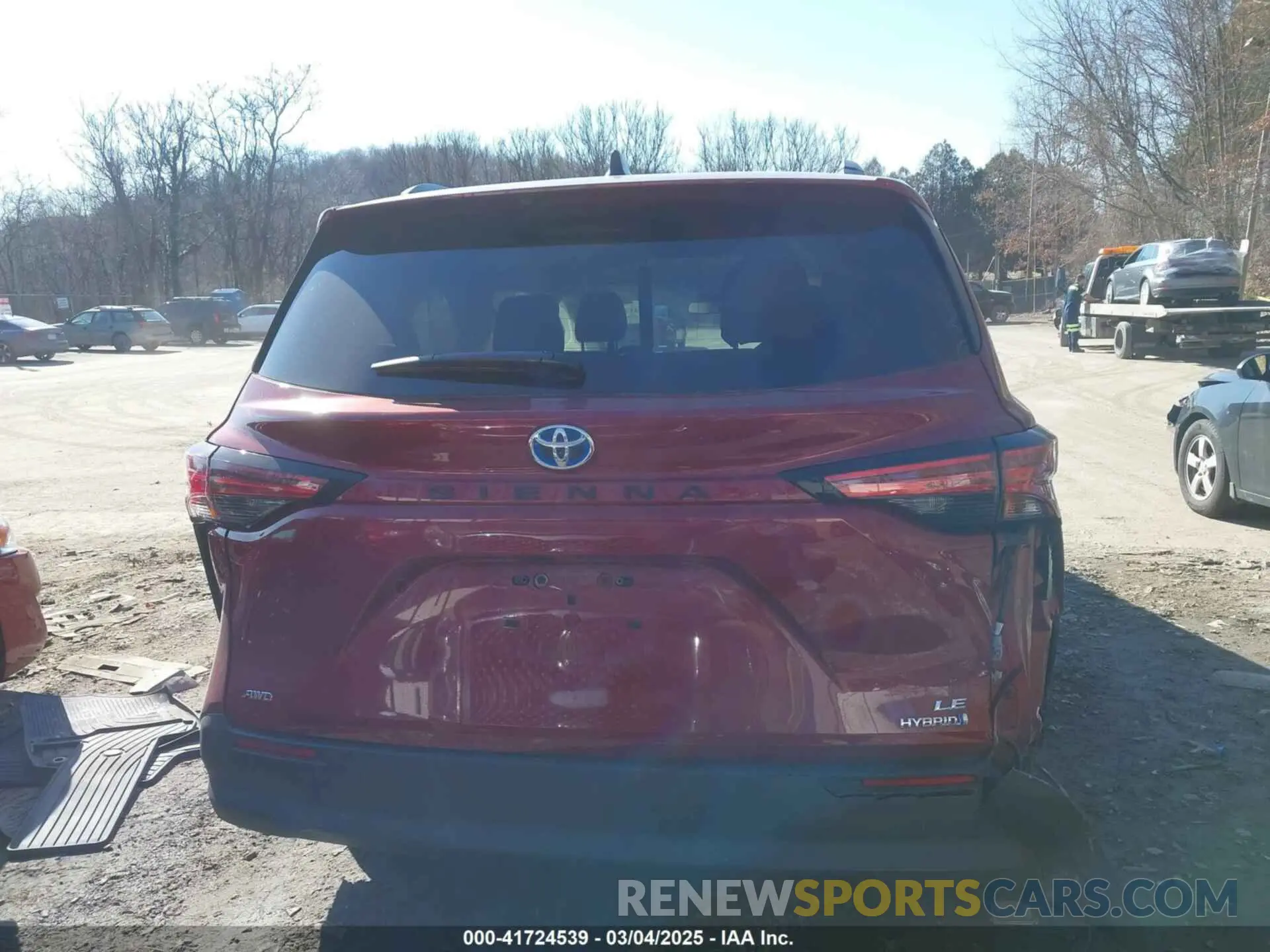 17 Photograph of a damaged car 5TDKSKFC0NS047842 TOYOTA SIENNA 2022