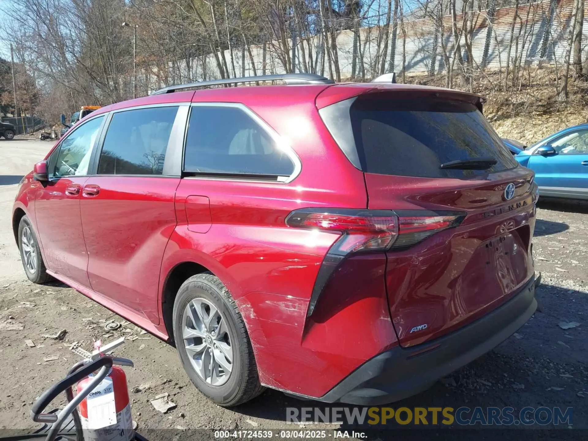 3 Photograph of a damaged car 5TDKSKFC0NS047842 TOYOTA SIENNA 2022