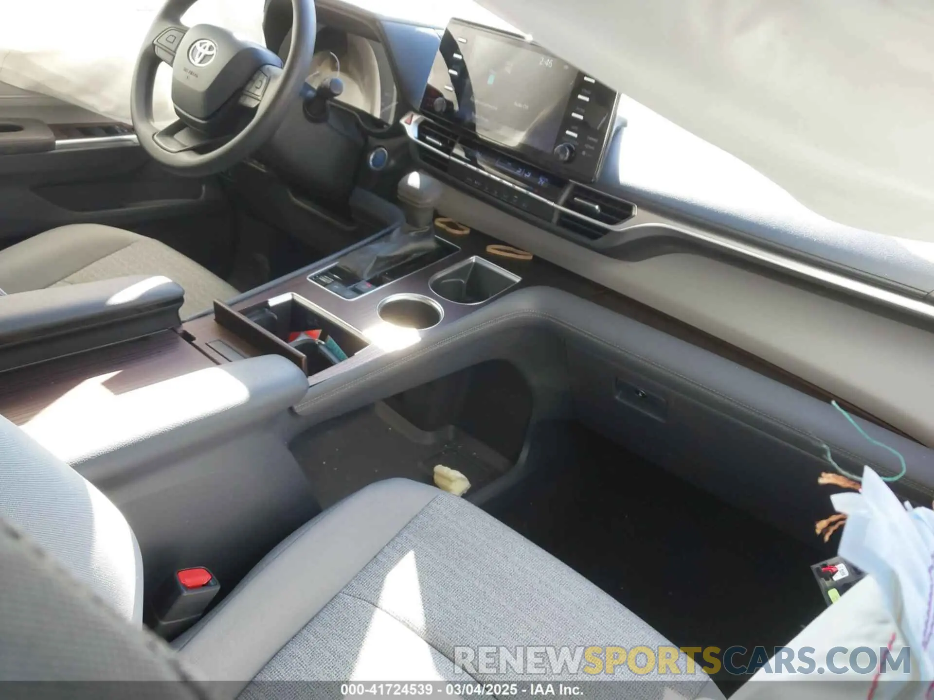 5 Photograph of a damaged car 5TDKSKFC0NS047842 TOYOTA SIENNA 2022