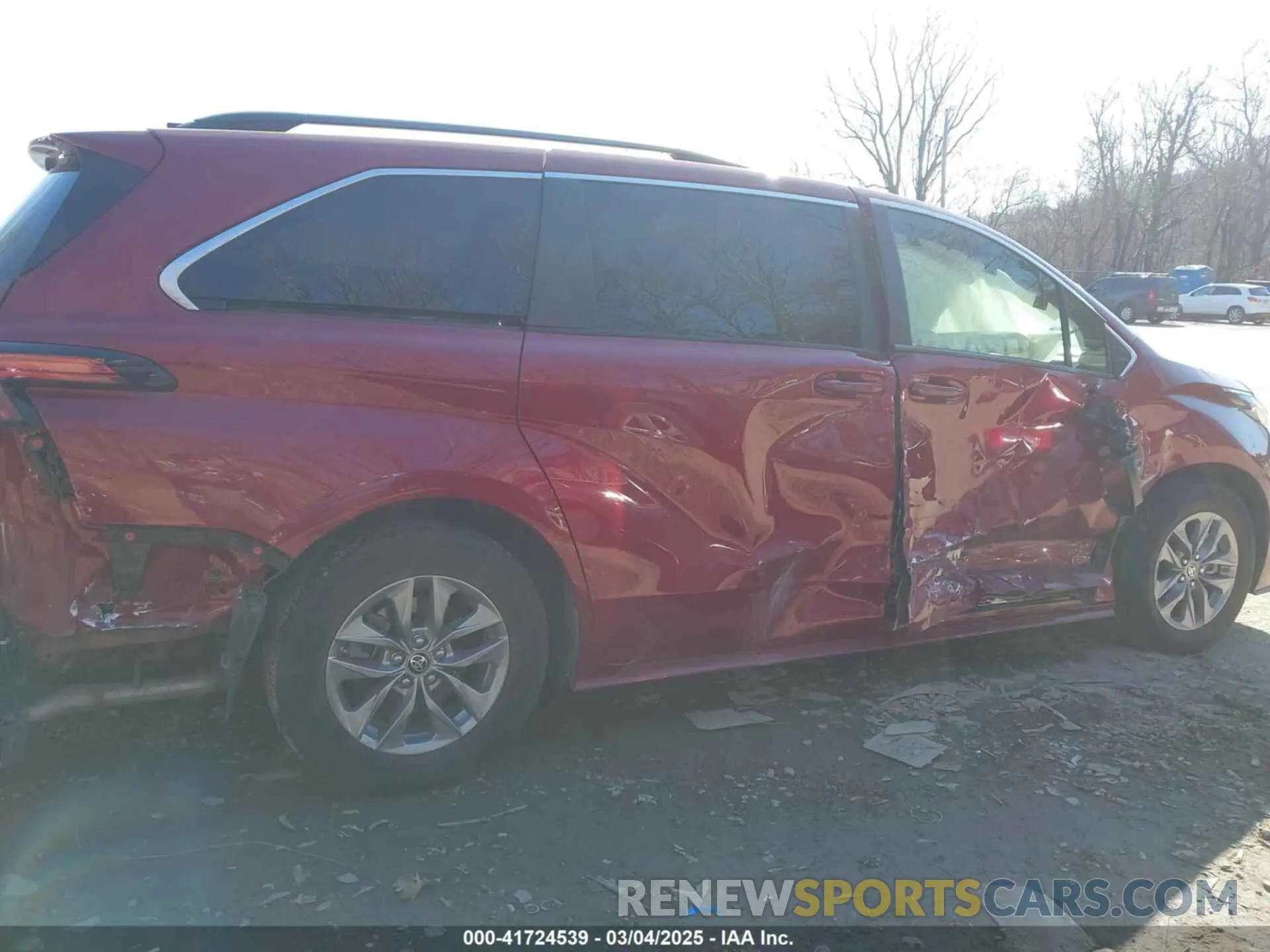6 Photograph of a damaged car 5TDKSKFC0NS047842 TOYOTA SIENNA 2022
