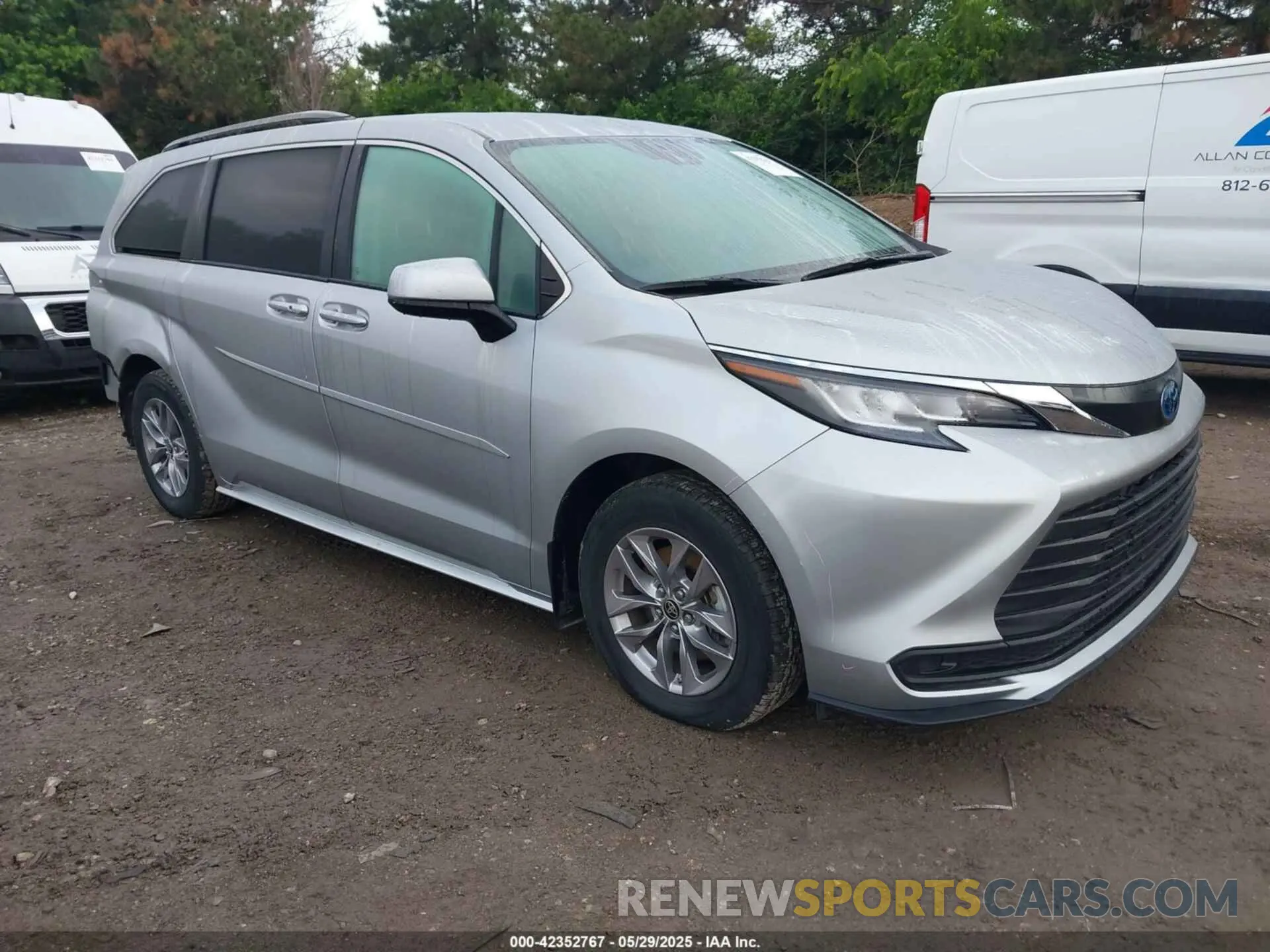 1 Photograph of a damaged car 5TDKSKFC0NS049431 TOYOTA SIENNA 2022