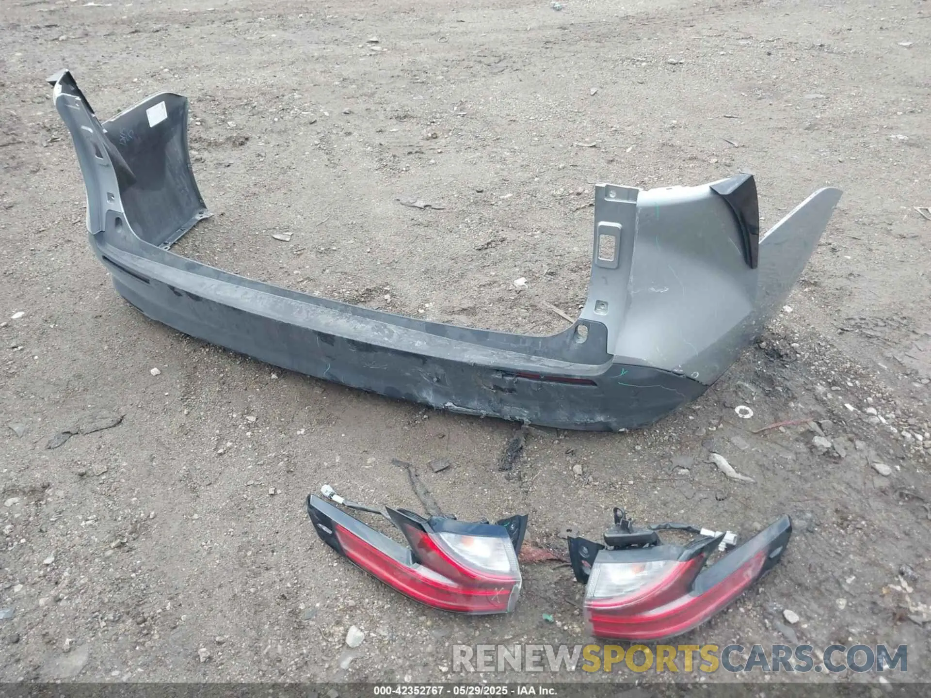 12 Photograph of a damaged car 5TDKSKFC0NS049431 TOYOTA SIENNA 2022